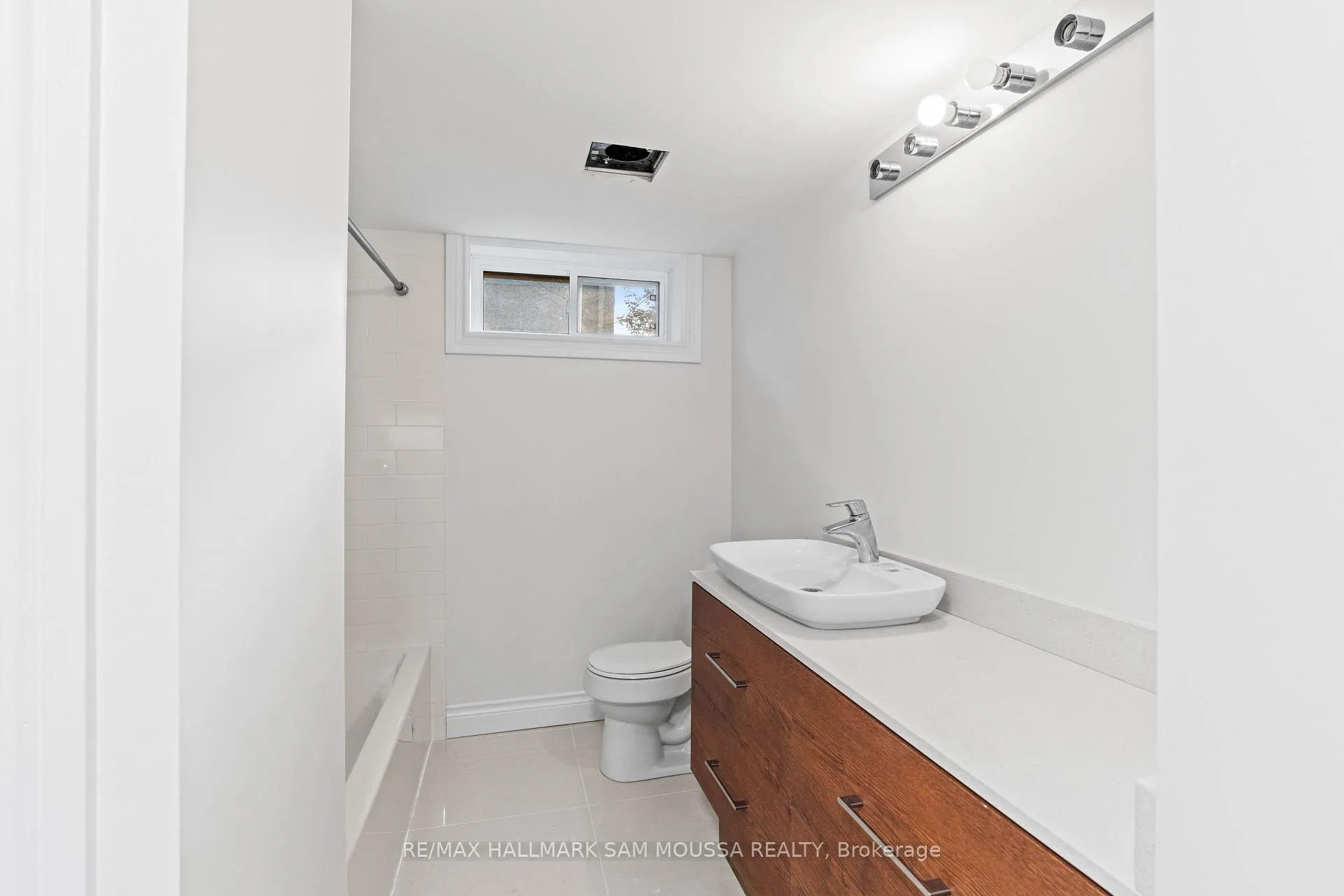 Photo 12 of Unit B, 912 Smyth Road, Ottawa, Elmvale Acres/Urbandale — HOMEH