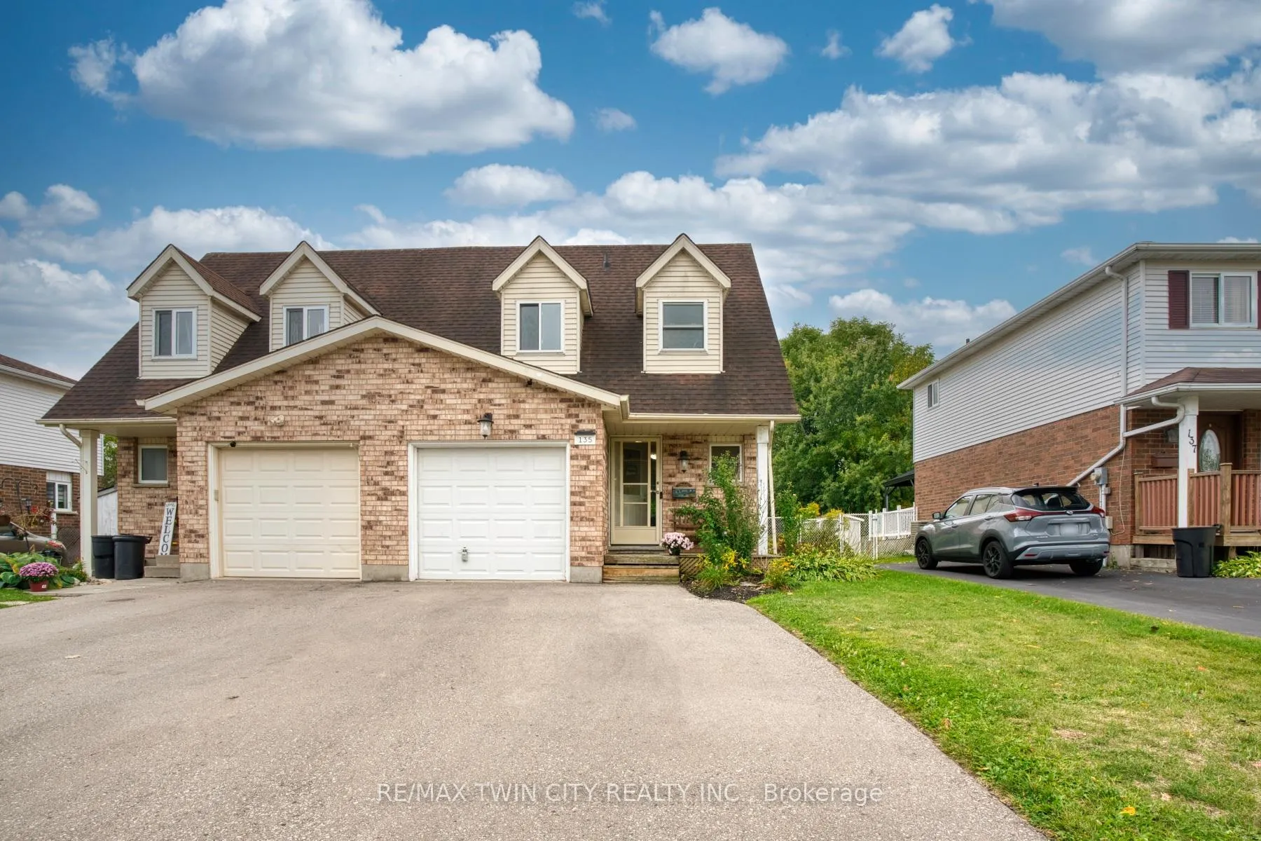 Photo 1 of 135 Eastforest Trail, Kitchener — HOMEH