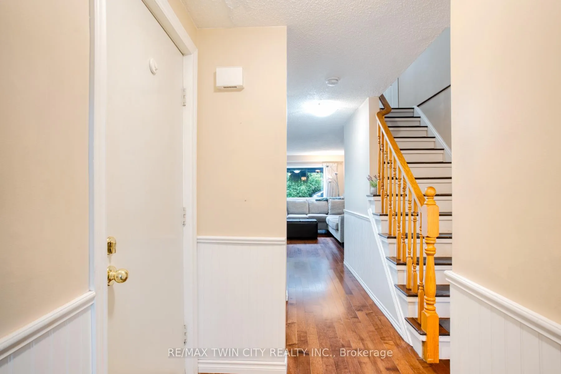Photo 3 of 135 Eastforest Trail, Kitchener — HOMEH