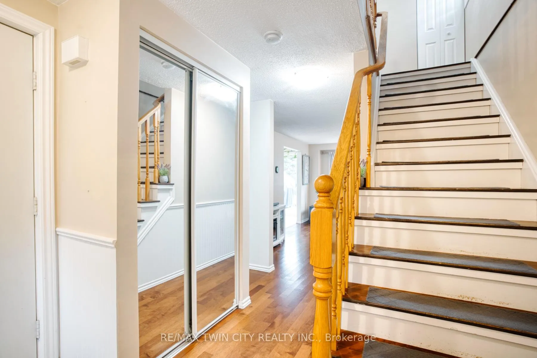 Photo 4 of 135 Eastforest Trail, Kitchener — HOMEH