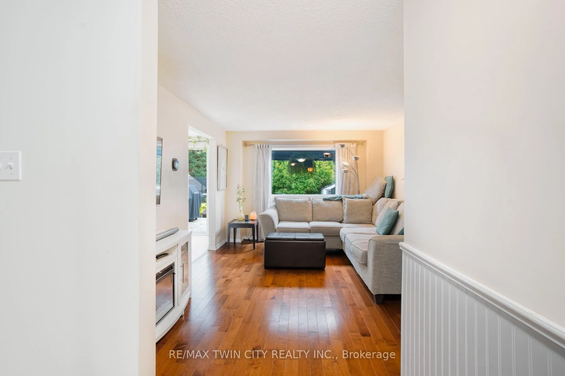 Photo 6 of 135 Eastforest Trail, Kitchener — HOMEH