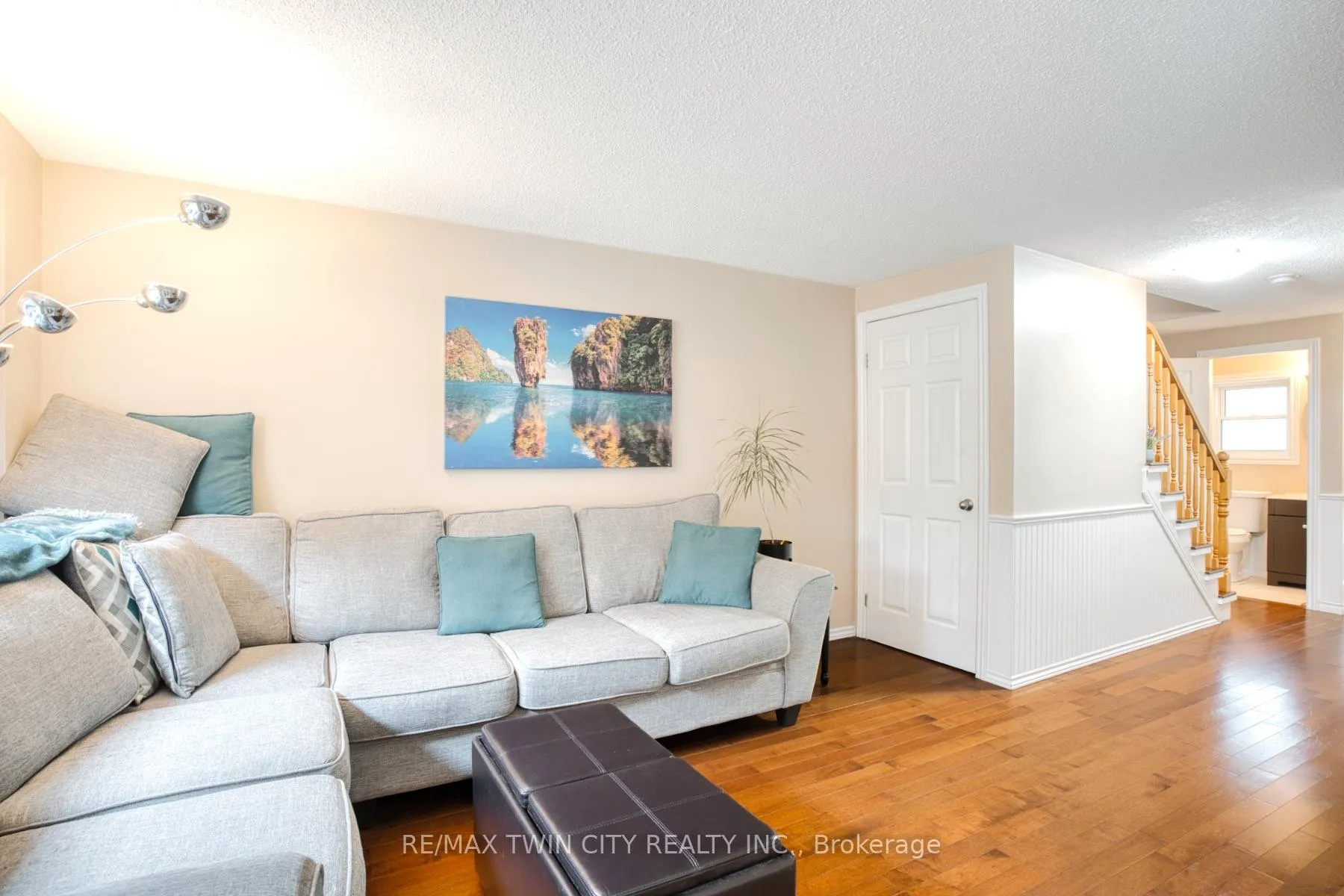 Photo 10 of 135 Eastforest Trail, Kitchener — HOMEH