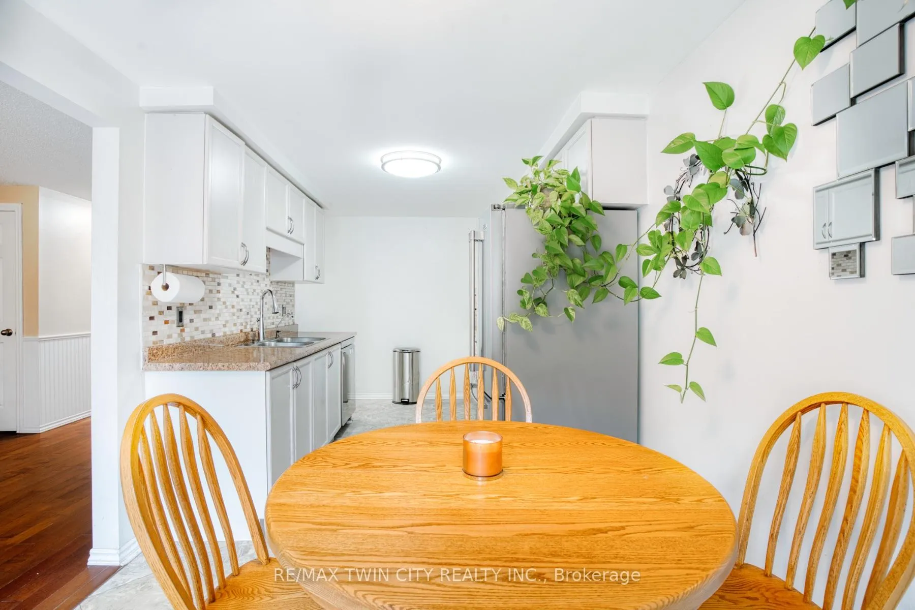 Photo 14 of 135 Eastforest Trail, Kitchener — HOMEH