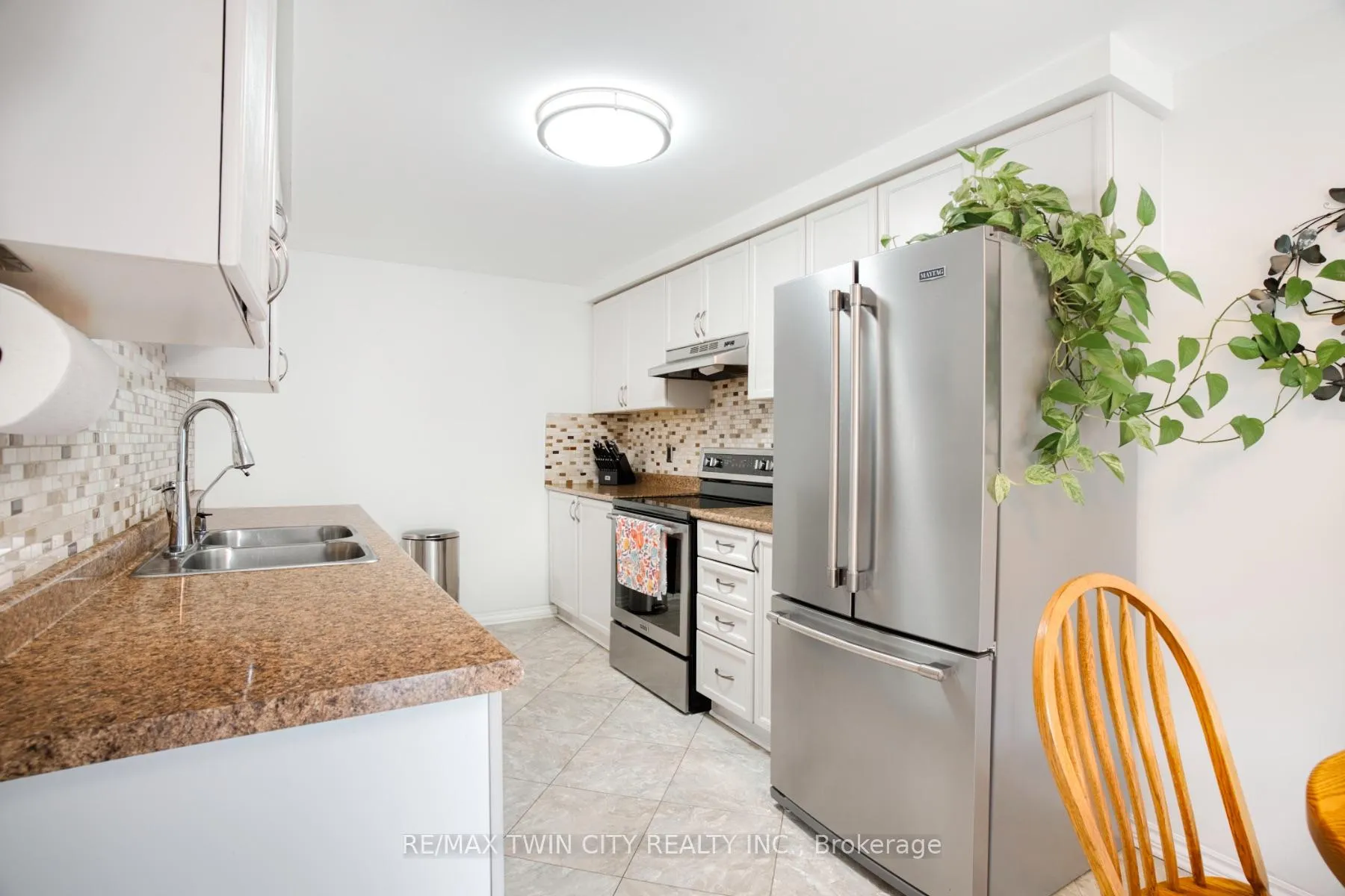 Photo 16 of 135 Eastforest Trail, Kitchener — HOMEH