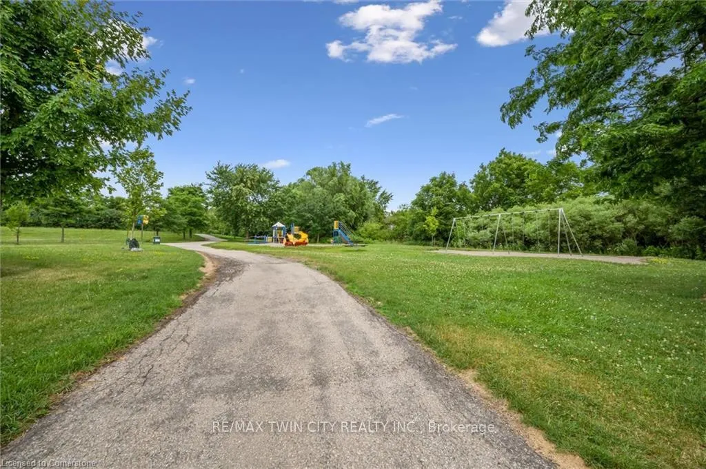 Photo 41 of 135 Eastforest Trail, Kitchener — HOMEH