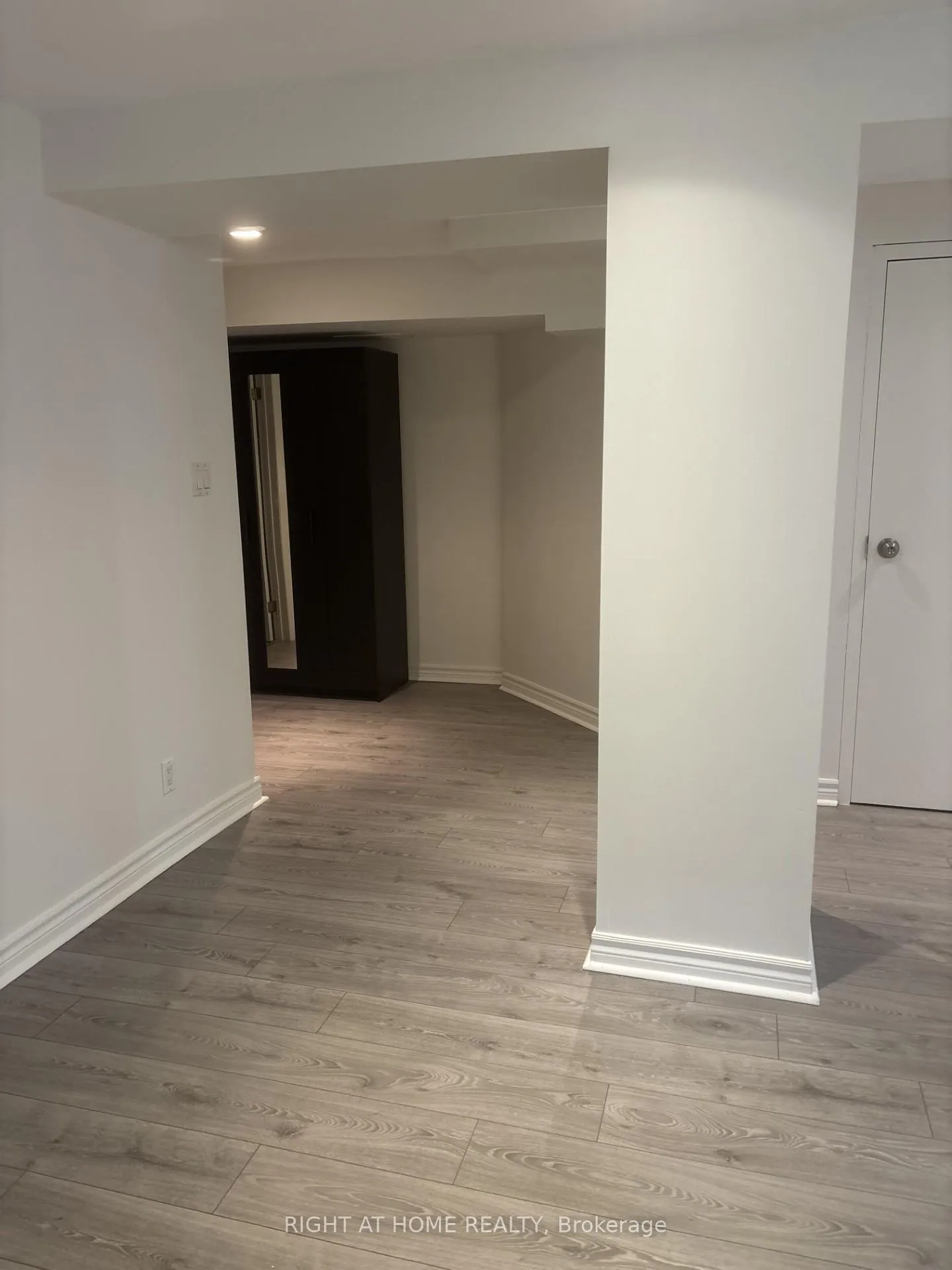Photo 4 of Unit Bsmt, 3 Huron Court, Aurora, Aurora Heights — HOMEH