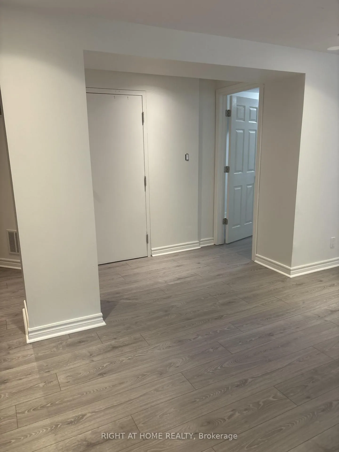 Photo 5 of Unit Bsmt, 3 Huron Court, Aurora, Aurora Heights — HOMEH