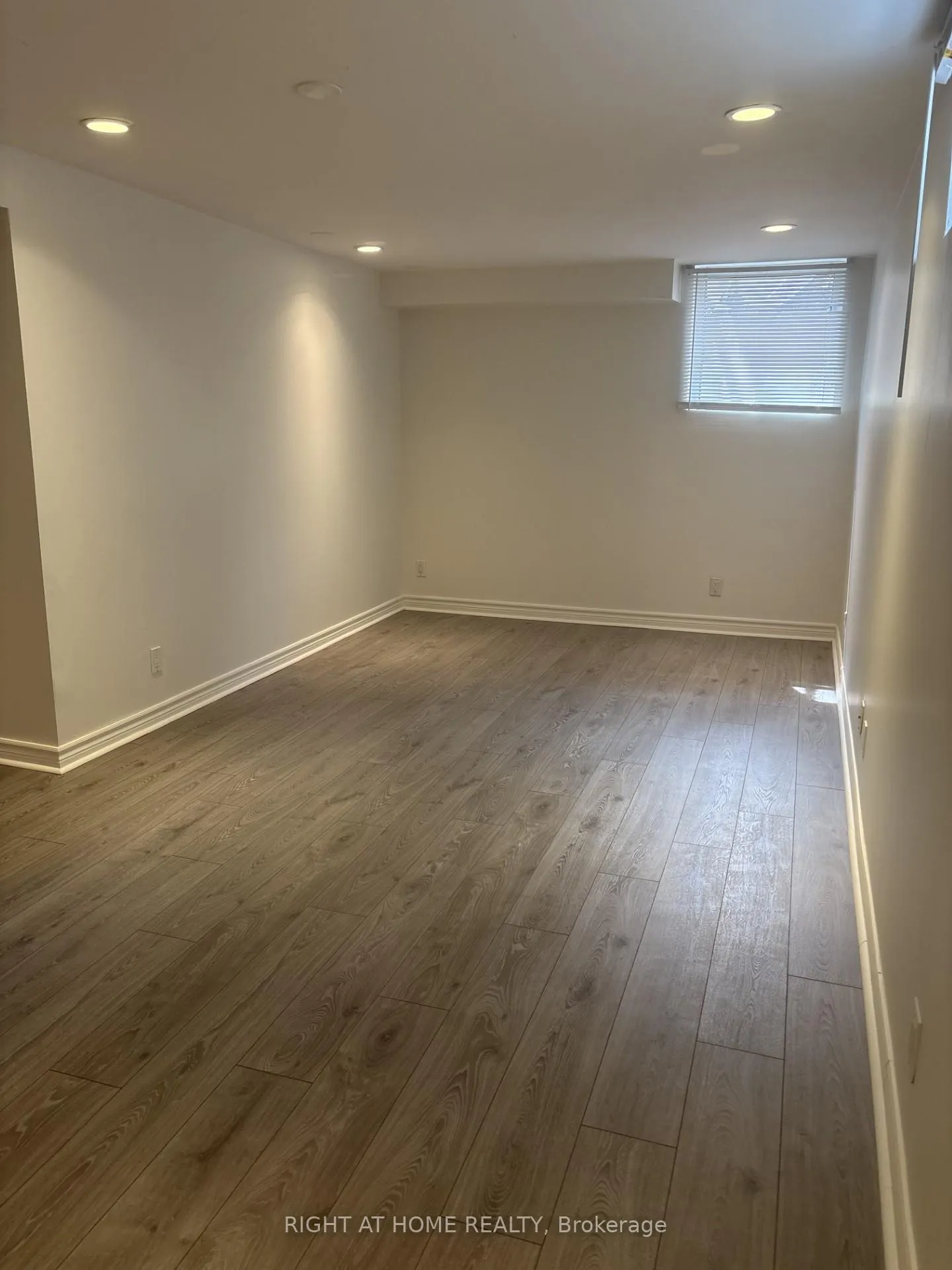 Photo 6 of Unit Bsmt, 3 Huron Court, Aurora, Aurora Heights — HOMEH