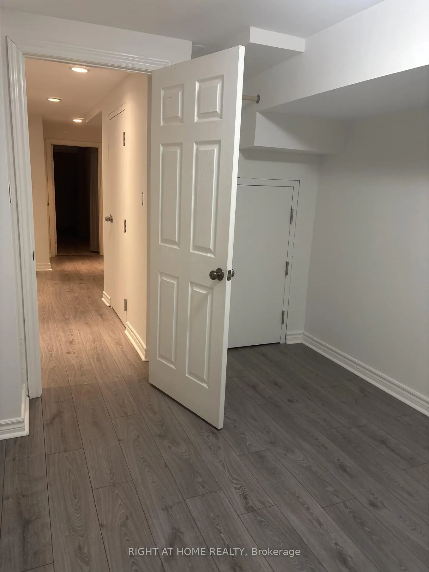 Photo 7 of Unit Bsmt, 3 Huron Court, Aurora, Aurora Heights — HOMEH
