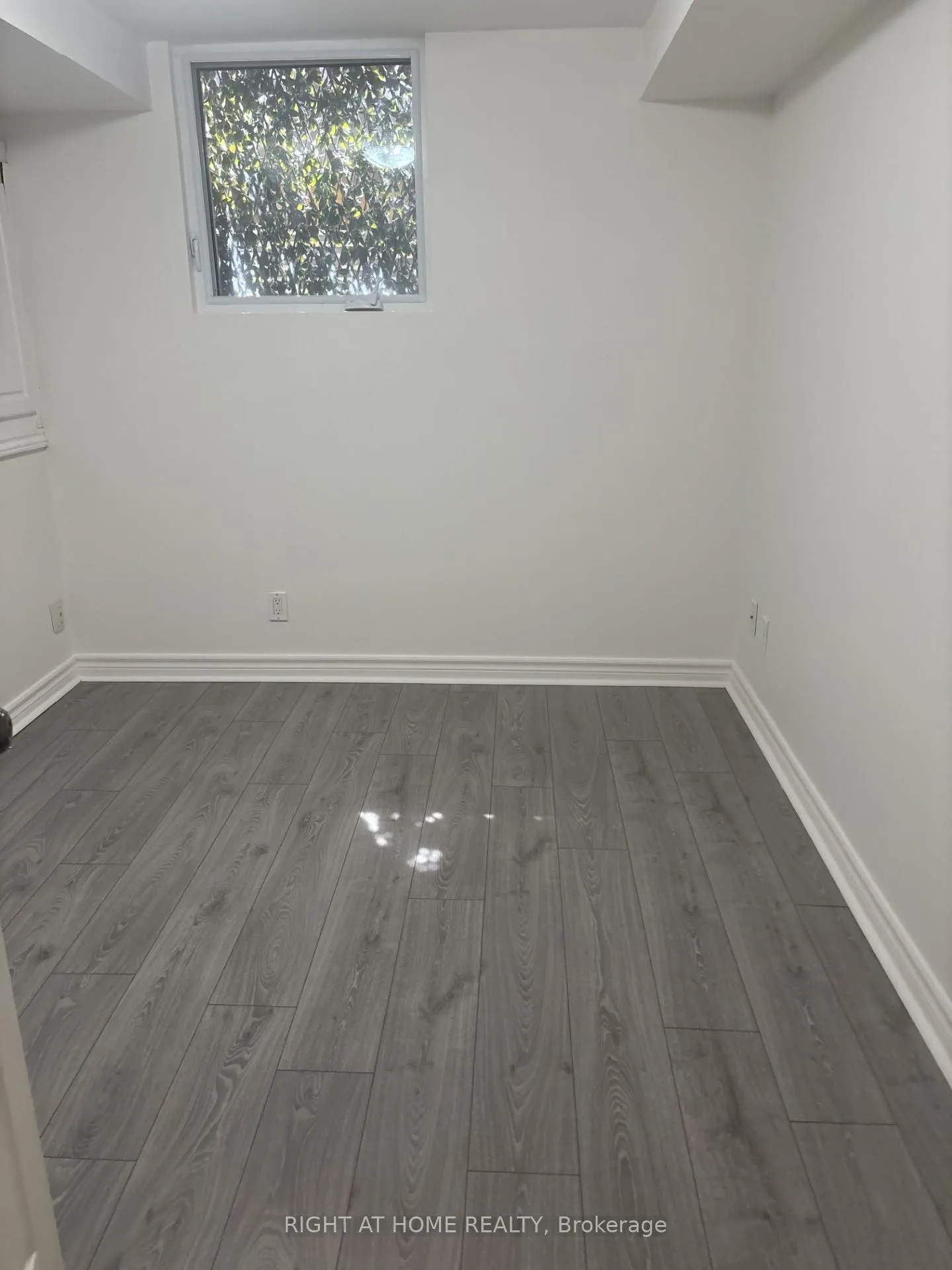 Photo 8 of Unit Bsmt, 3 Huron Court, Aurora, Aurora Heights — HOMEH