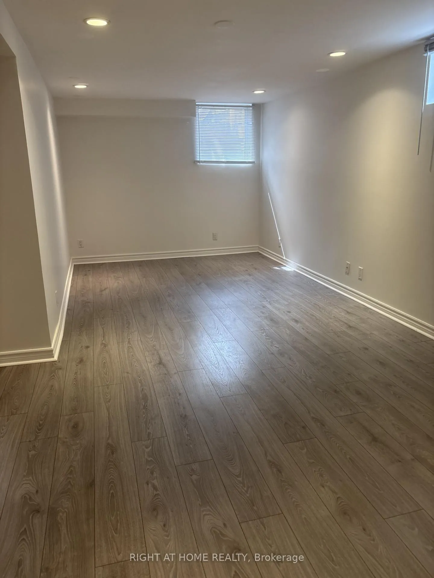 Photo 9 of Unit Bsmt, 3 Huron Court, Aurora, Aurora Heights — HOMEH