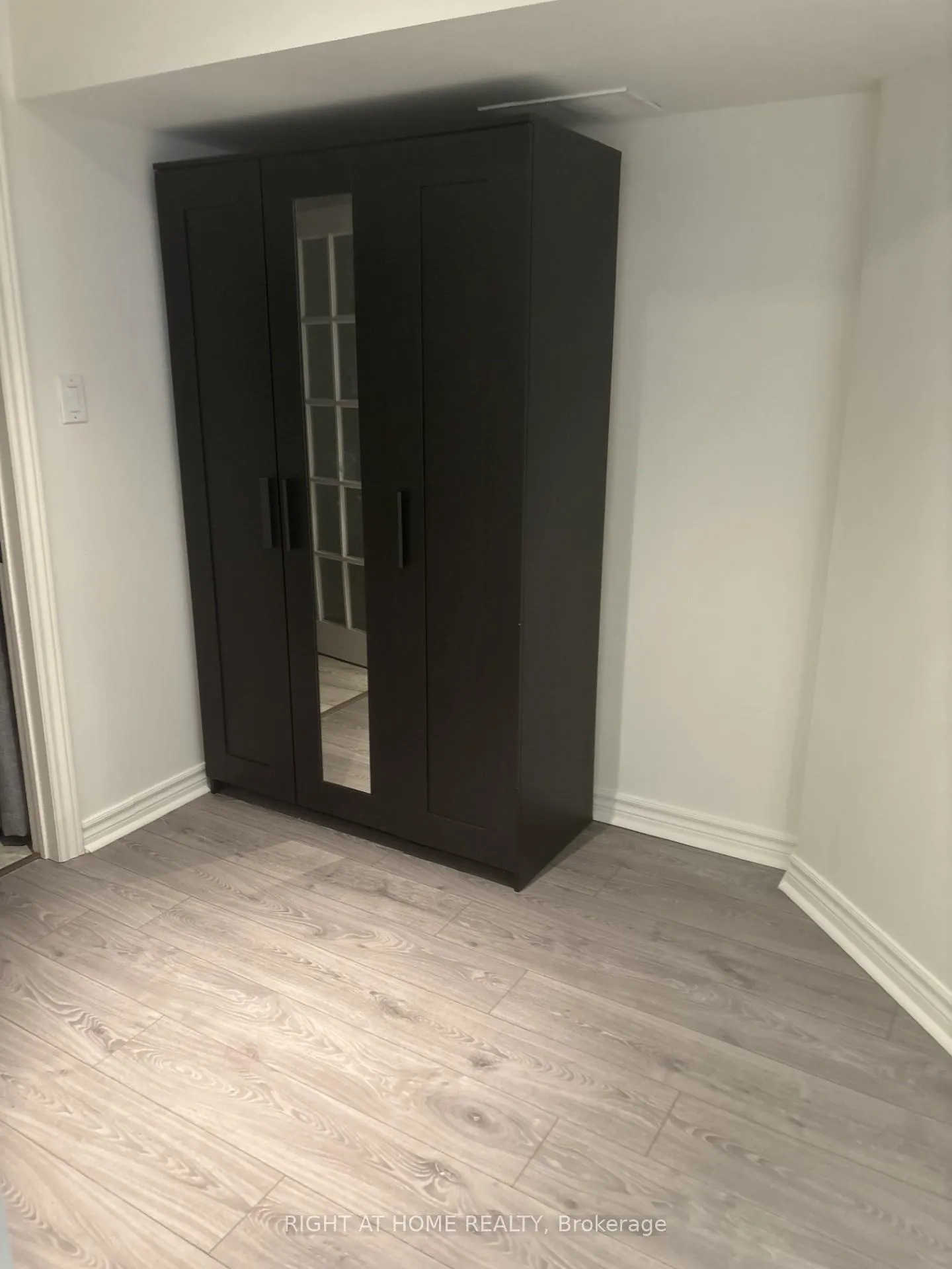 Photo 10 of Unit Bsmt, 3 Huron Court, Aurora, Aurora Heights — HOMEH