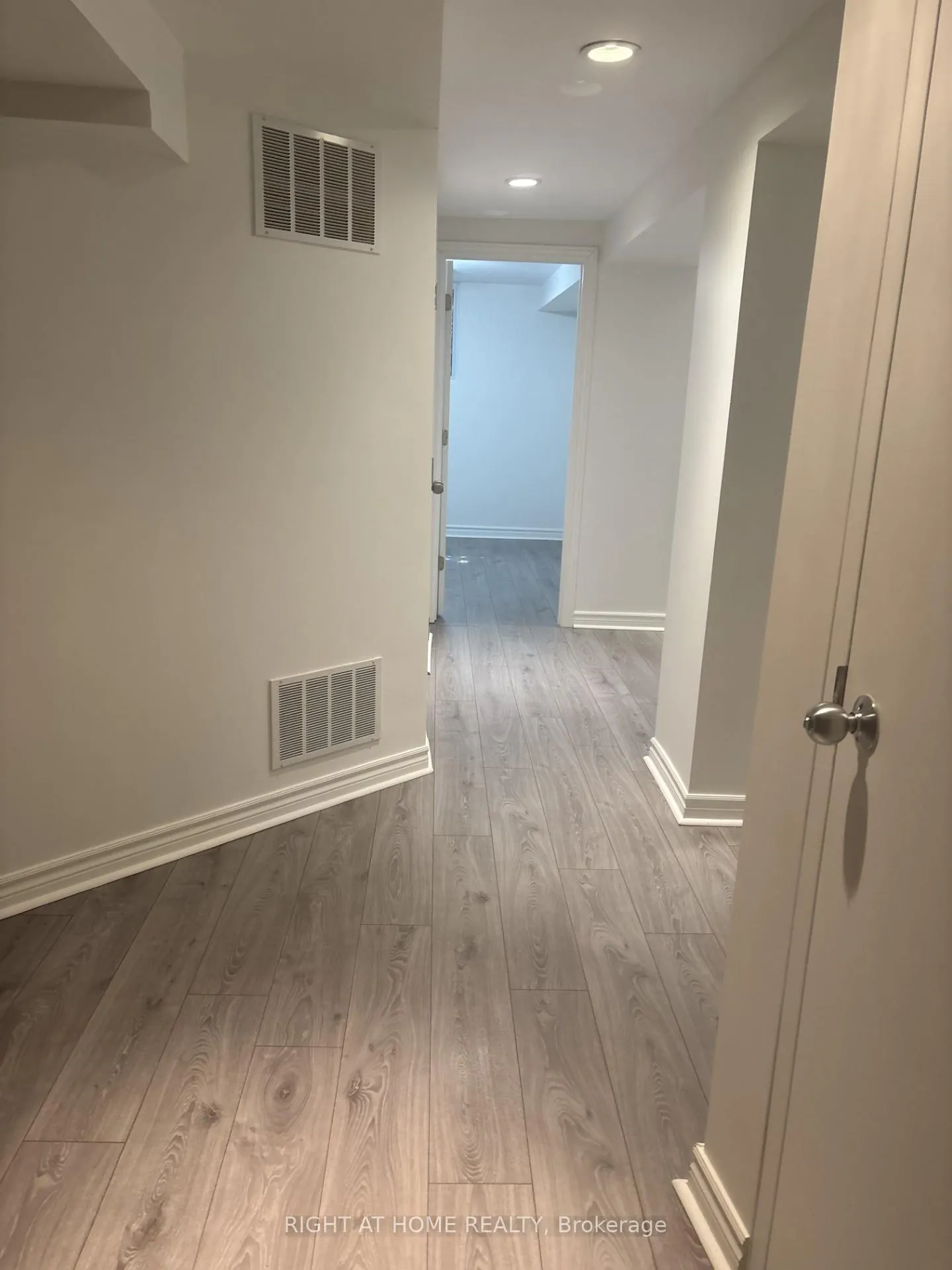 Photo 11 of Unit Bsmt, 3 Huron Court, Aurora, Aurora Heights — HOMEH