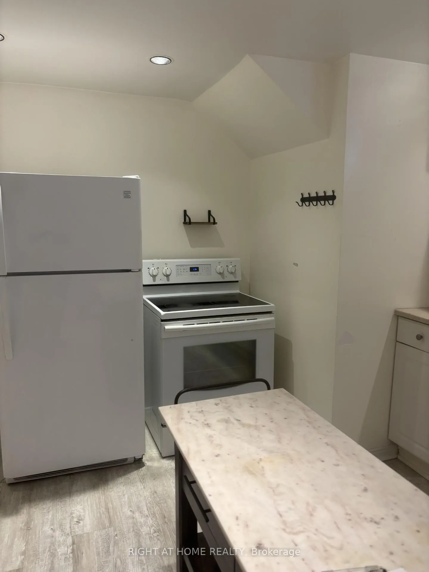 Photo 15 of Unit Bsmt, 3 Huron Court, Aurora, Aurora Heights — HOMEH
