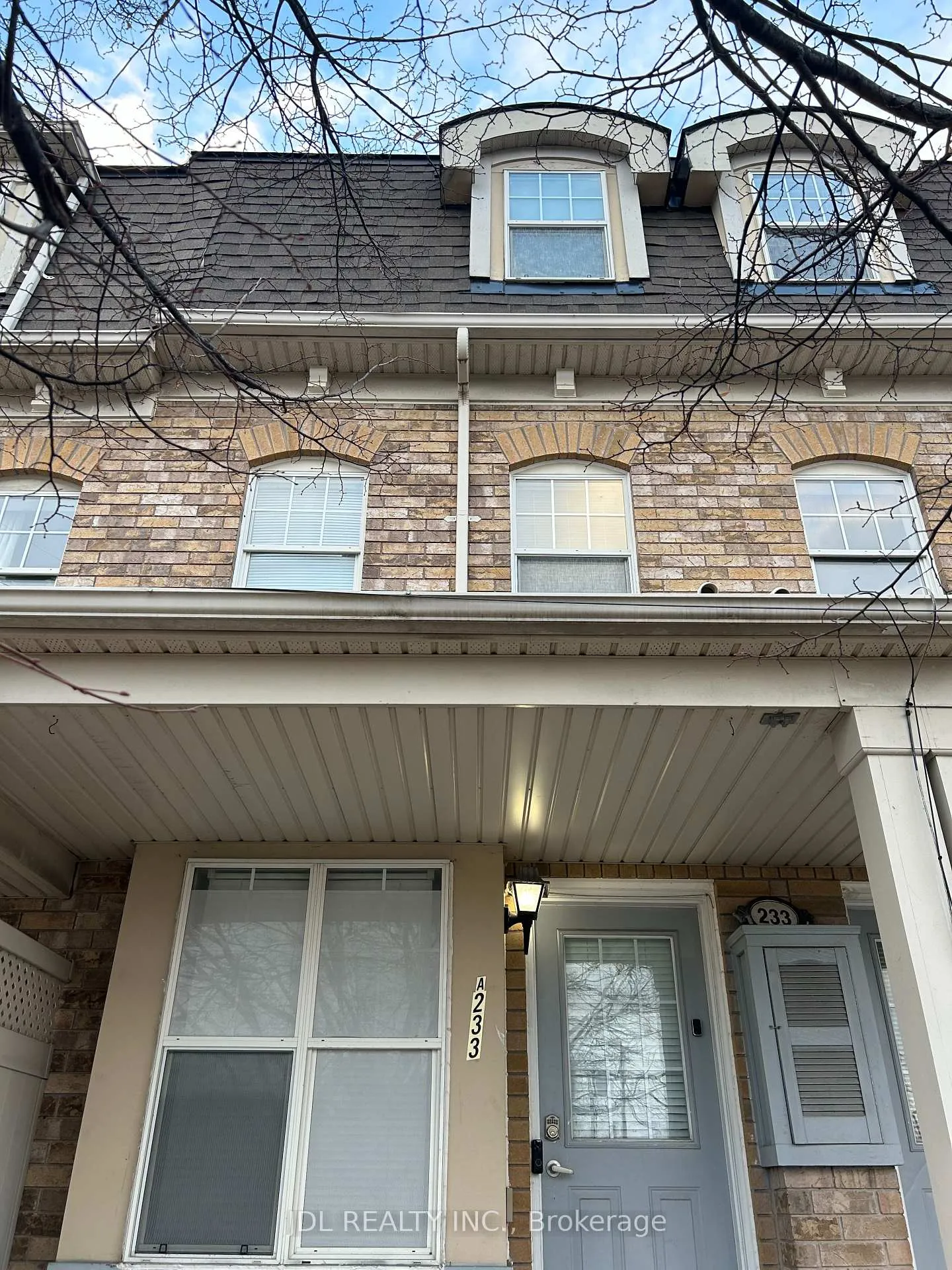 Front of 233A Rouge River Dr