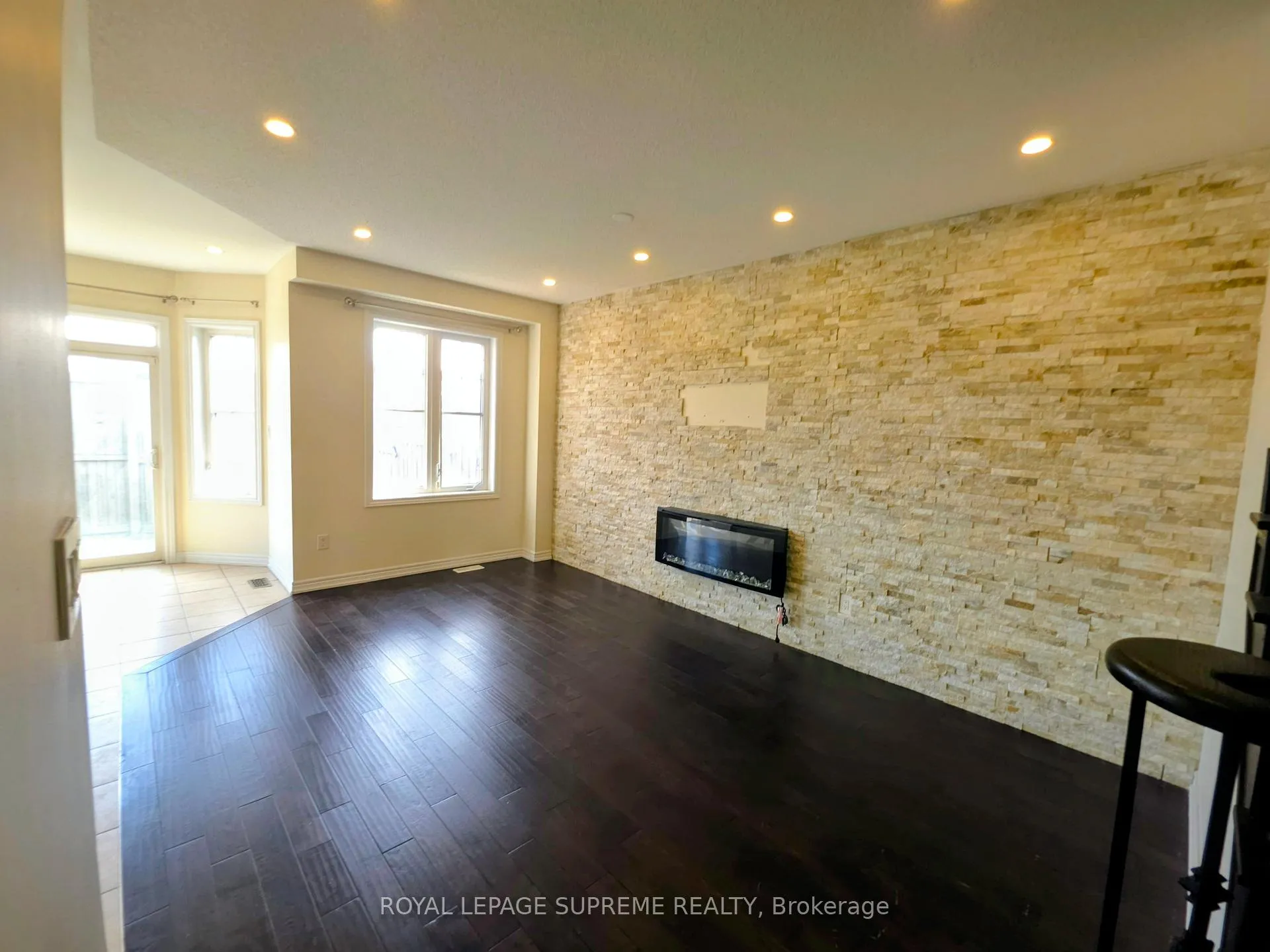 Photo 9 of 527 Vaughan Court, Milton, Scott — HOMEH