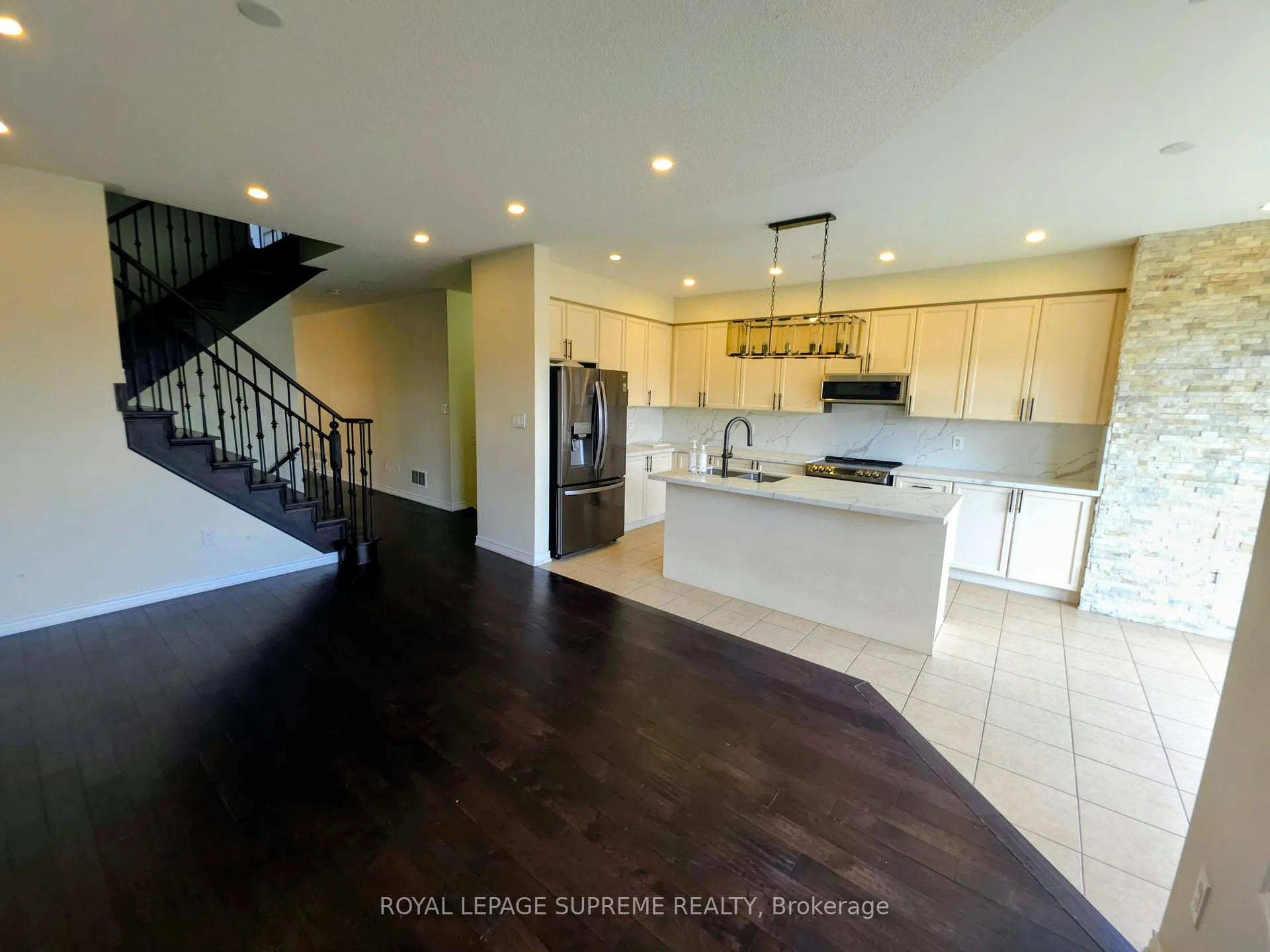 Photo 10 of 527 Vaughan Court, Milton, Scott — HOMEH