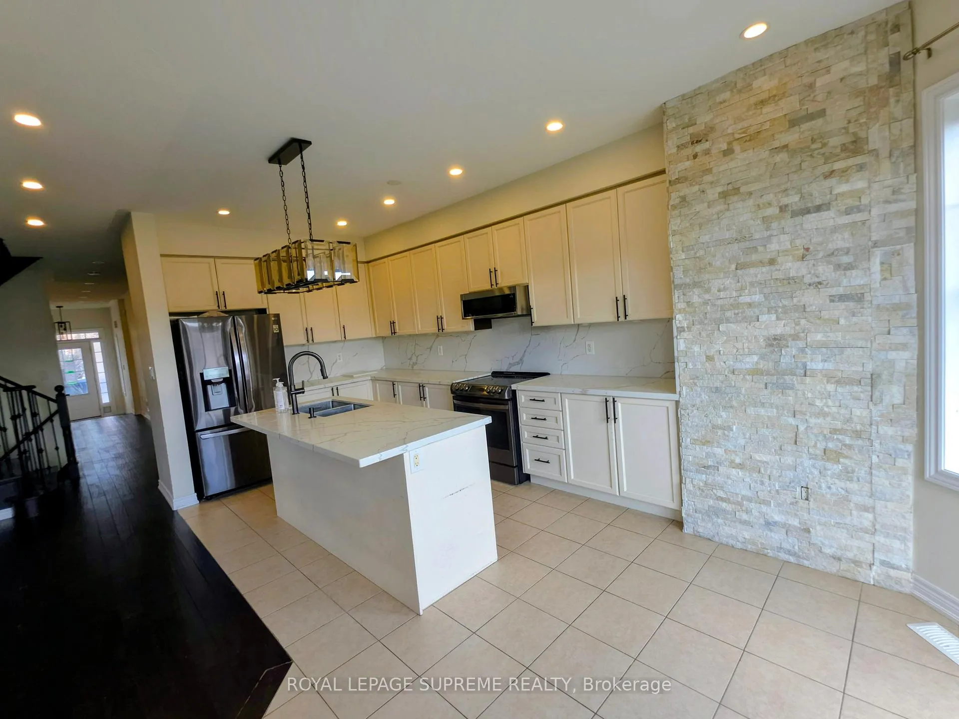 Photo 13 of 527 Vaughan Court, Milton, Scott — HOMEH