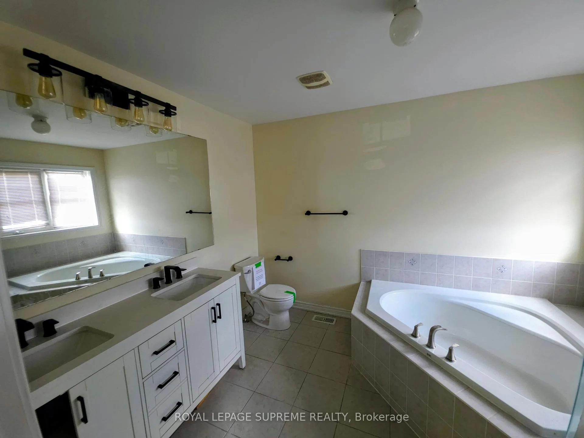 Photo 17 of 527 Vaughan Court, Milton, Scott — HOMEH