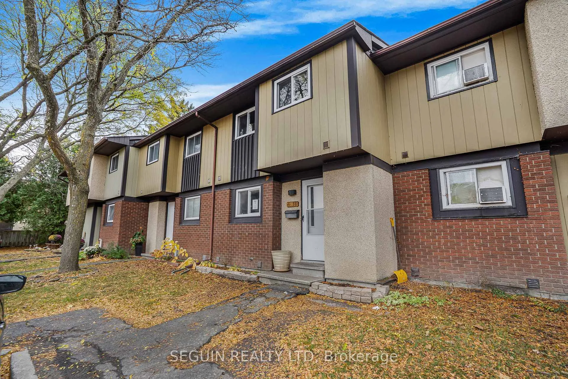 Photo 3 of 6138 Brookside Lane, Ottawa, Convent Glen South — HOMEH
