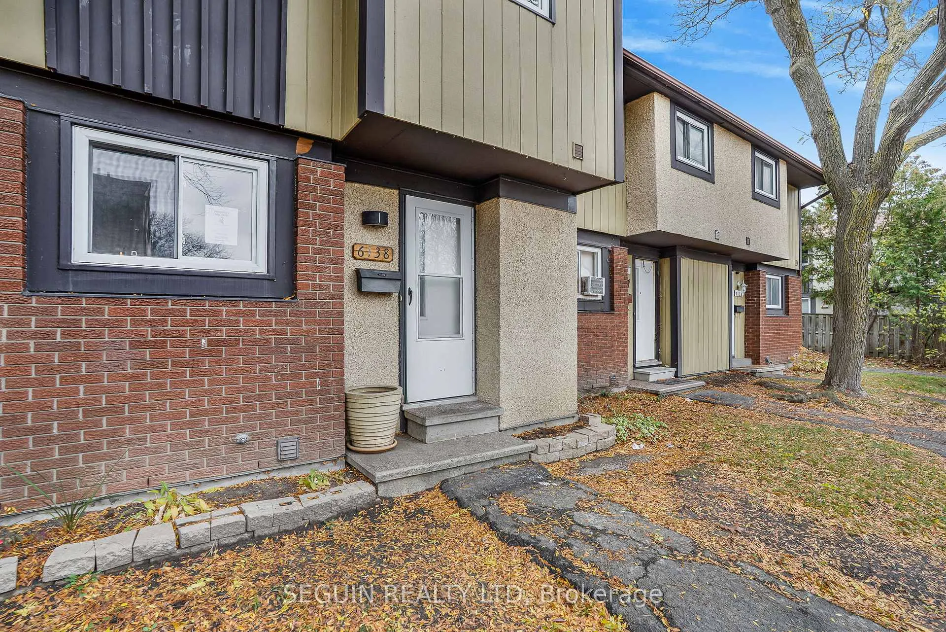 Photo 4 of 6138 Brookside Lane, Ottawa, Convent Glen South — HOMEH