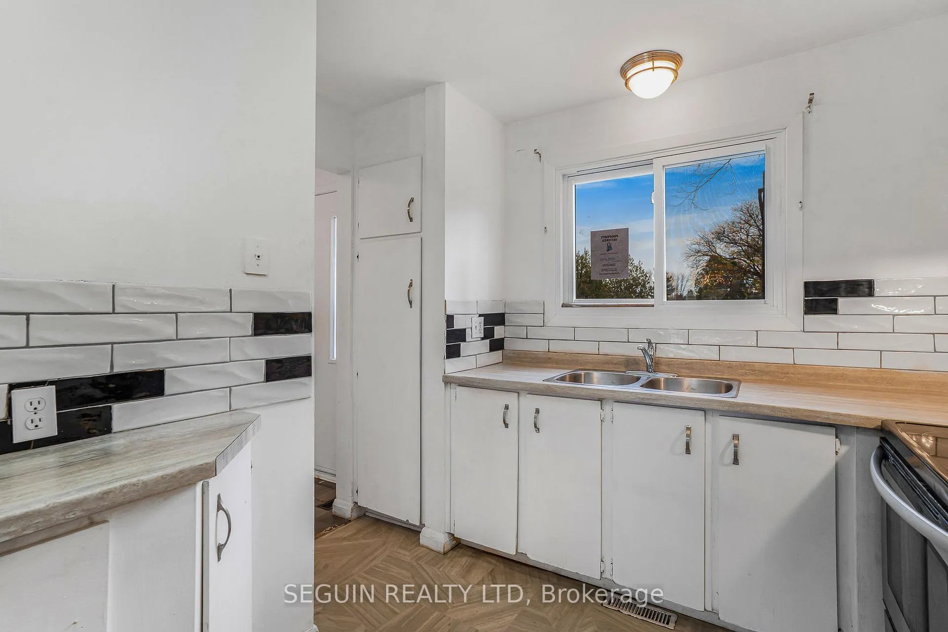 Photo 10 of 6138 Brookside Lane, Ottawa, Convent Glen South — HOMEH
