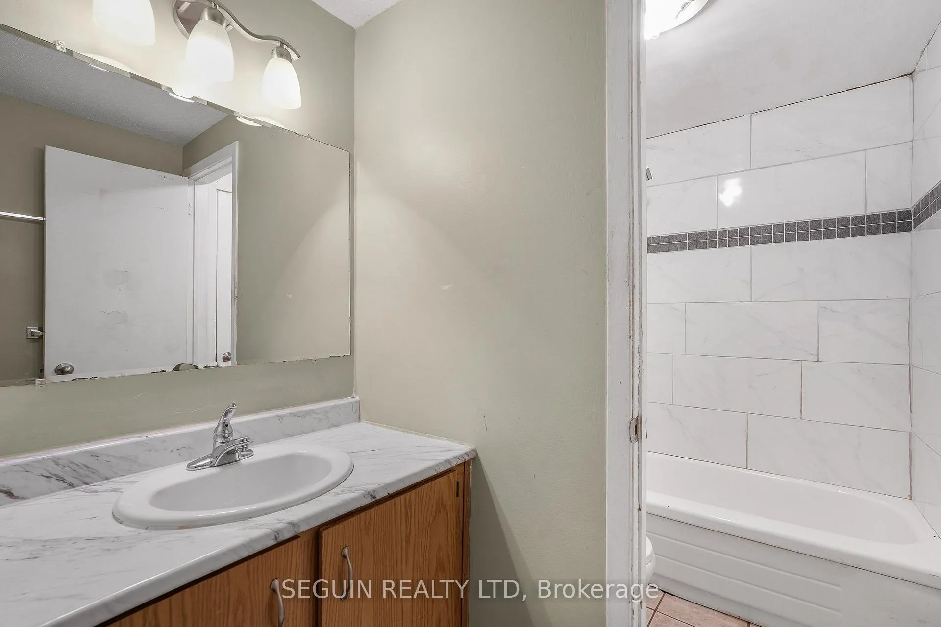 Photo 18 of 6138 Brookside Lane, Ottawa, Convent Glen South — HOMEH