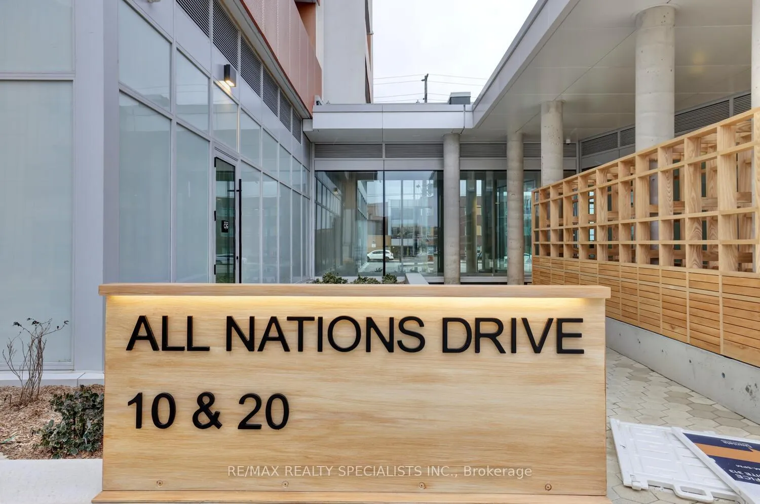 Photo 4 of Unit #902, 10 All Nations Drive, Brampton, Northwest Brampton — HOMEH