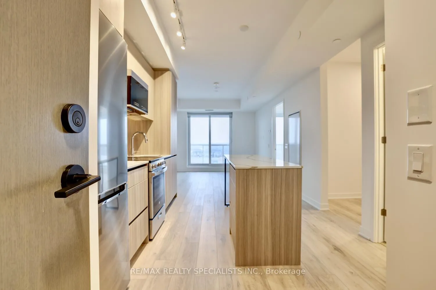 Photo 7 of Unit #902, 10 All Nations Drive, Brampton, Northwest Brampton — HOMEH