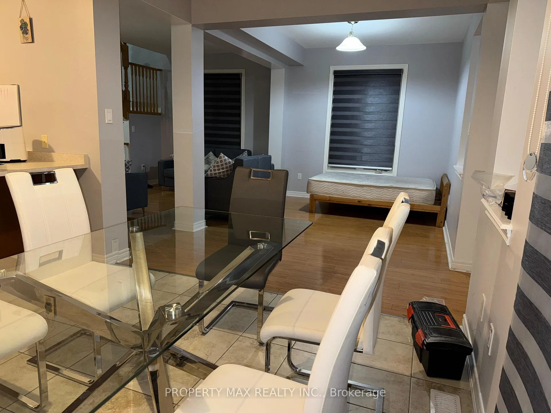 Photo 2 of 6447 Connor Crescent N, Niagara Falls, Forestview — HOMEH