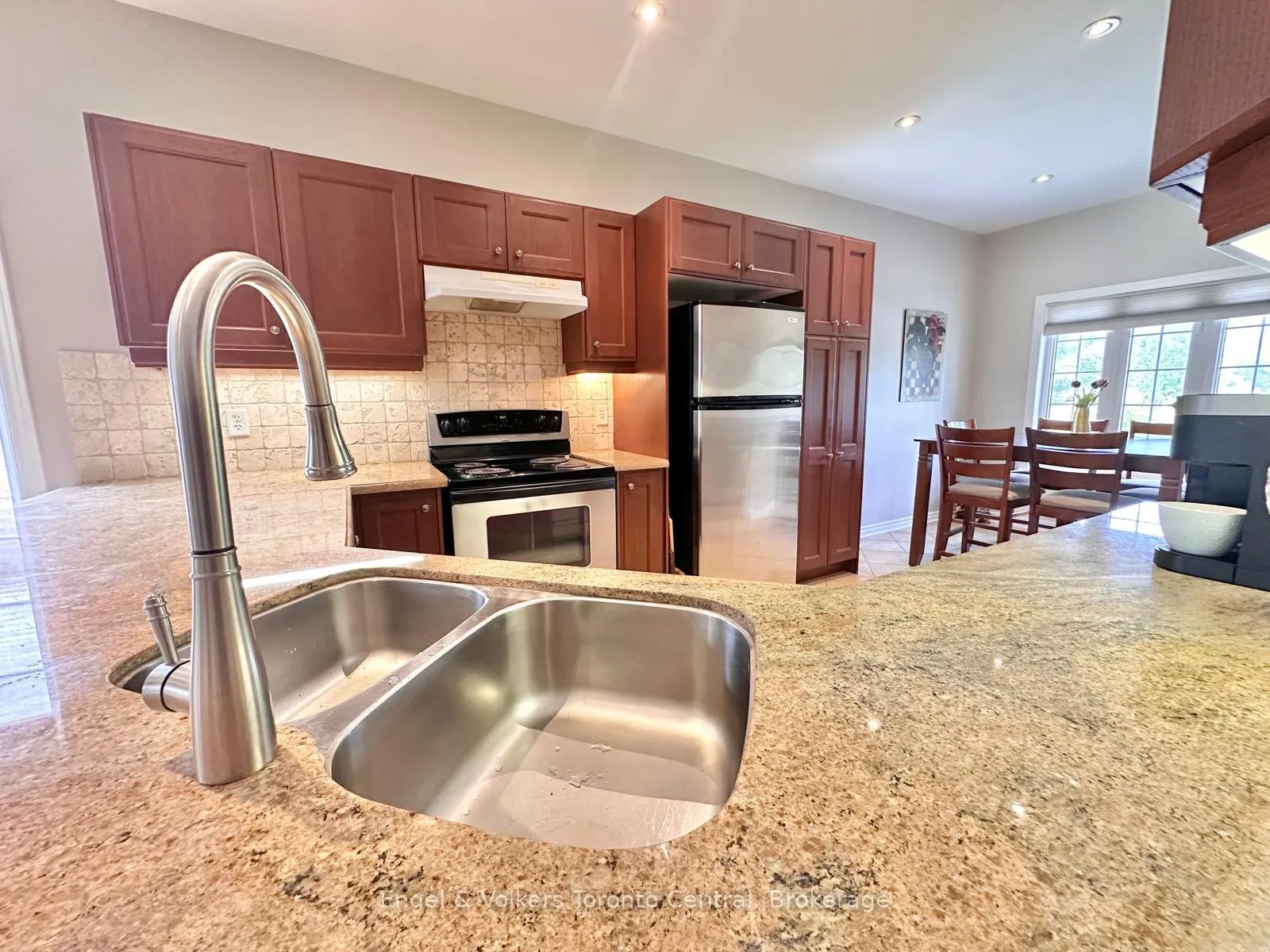 Photo 3 of 26 Thomas Drive, Collingwood — HOMEH