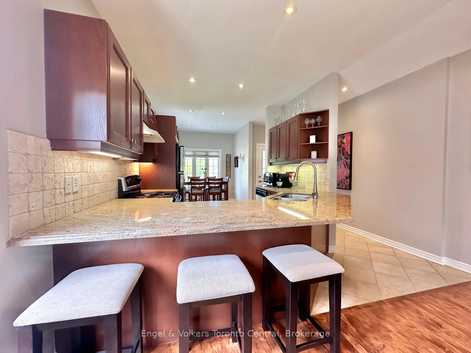Photo 4 of 26 Thomas Drive, Collingwood — HOMEH