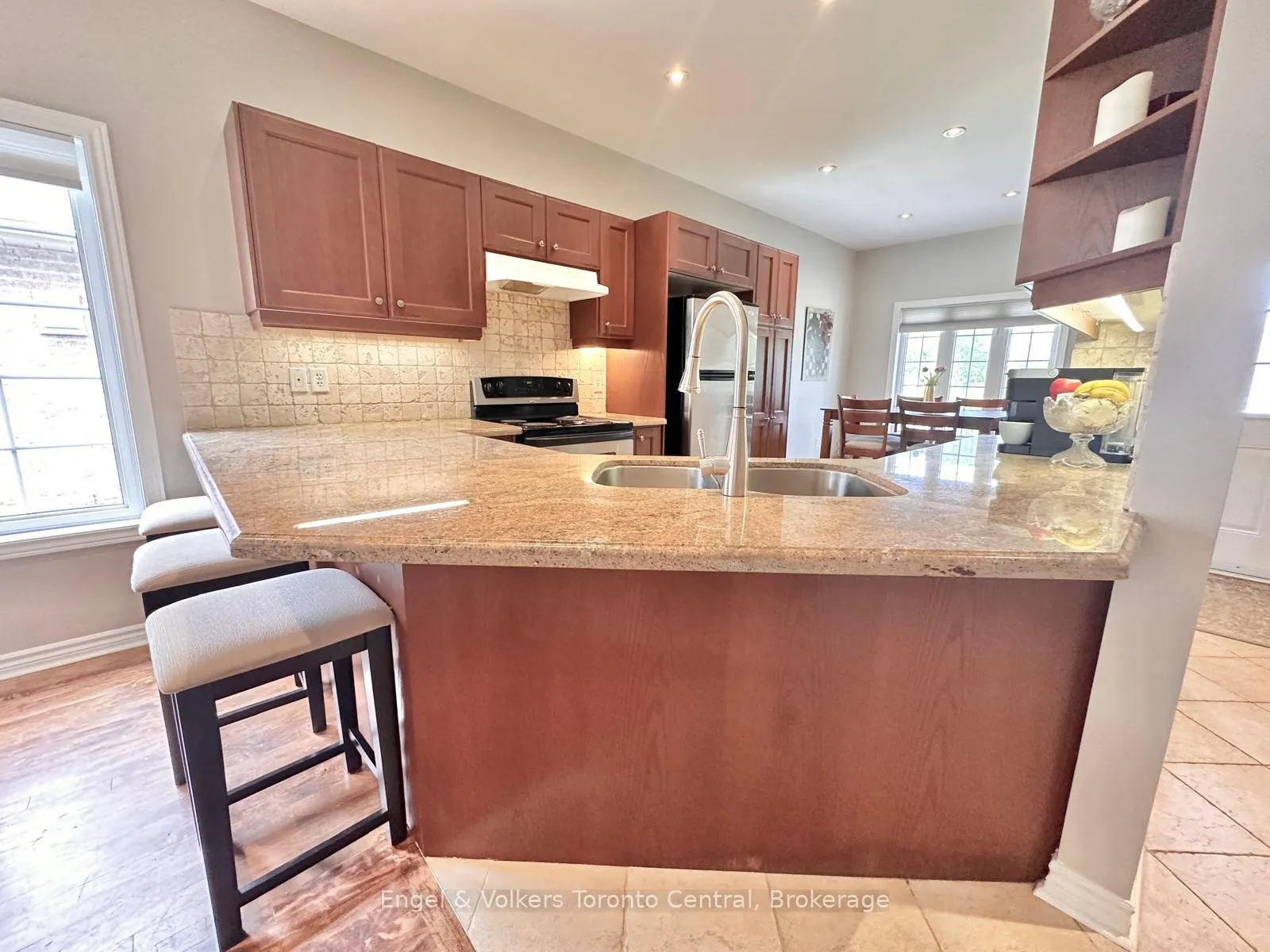 Photo 5 of 26 Thomas Drive, Collingwood — HOMEH
