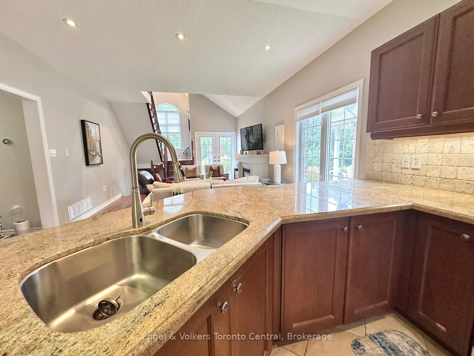 Photo 7 of 26 Thomas Drive, Collingwood — HOMEH