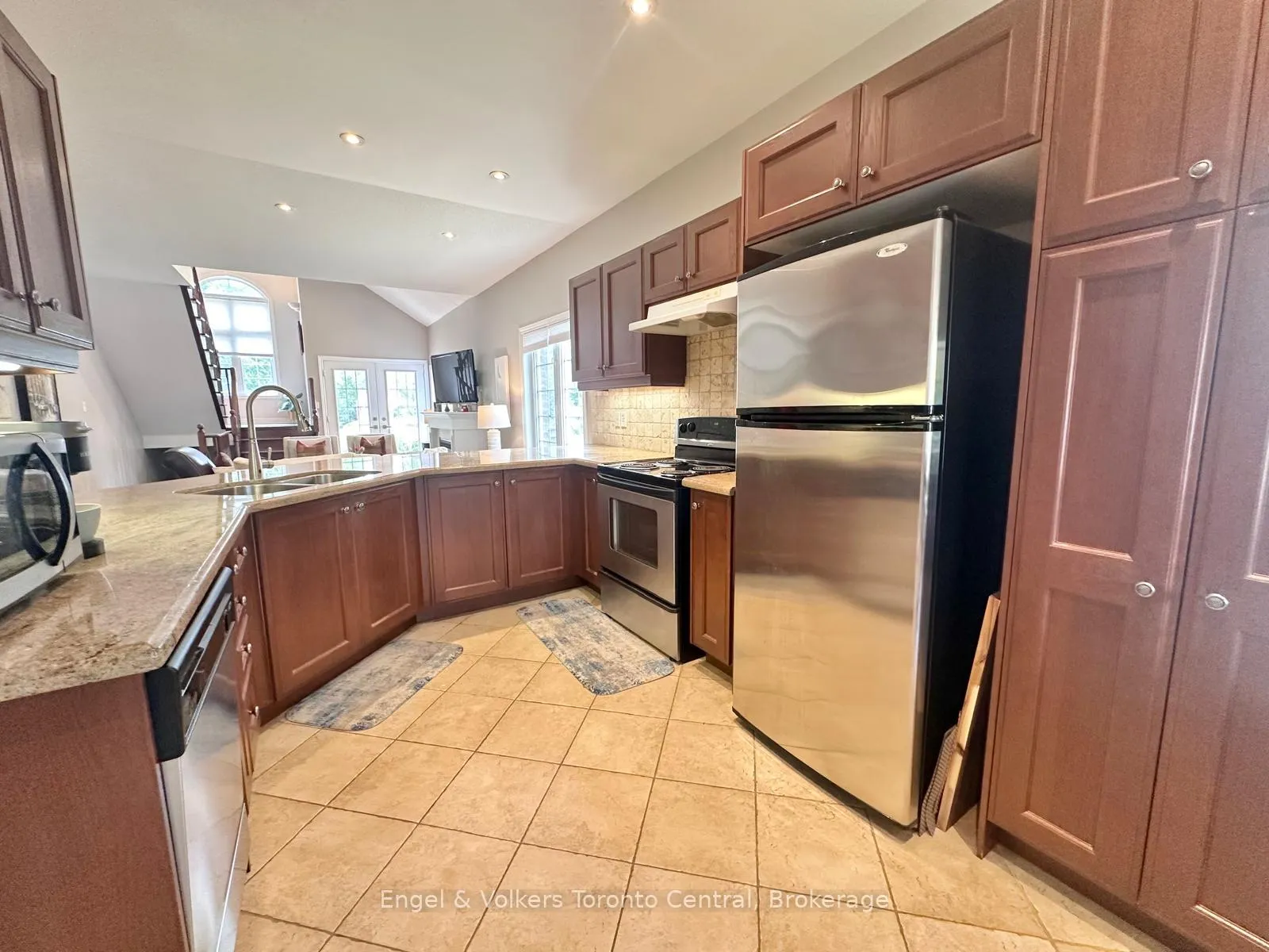 Photo 10 of 26 Thomas Drive, Collingwood — HOMEH