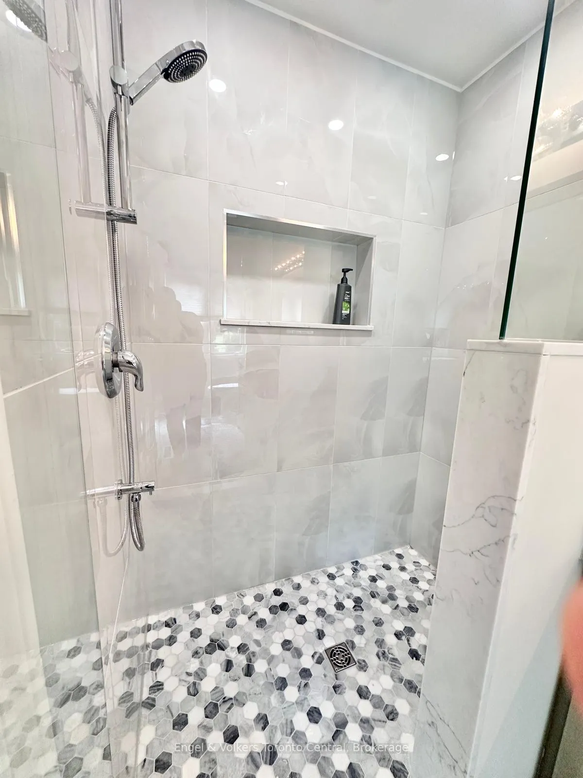 Photo 43 of 26 Thomas Drive, Collingwood — HOMEH
