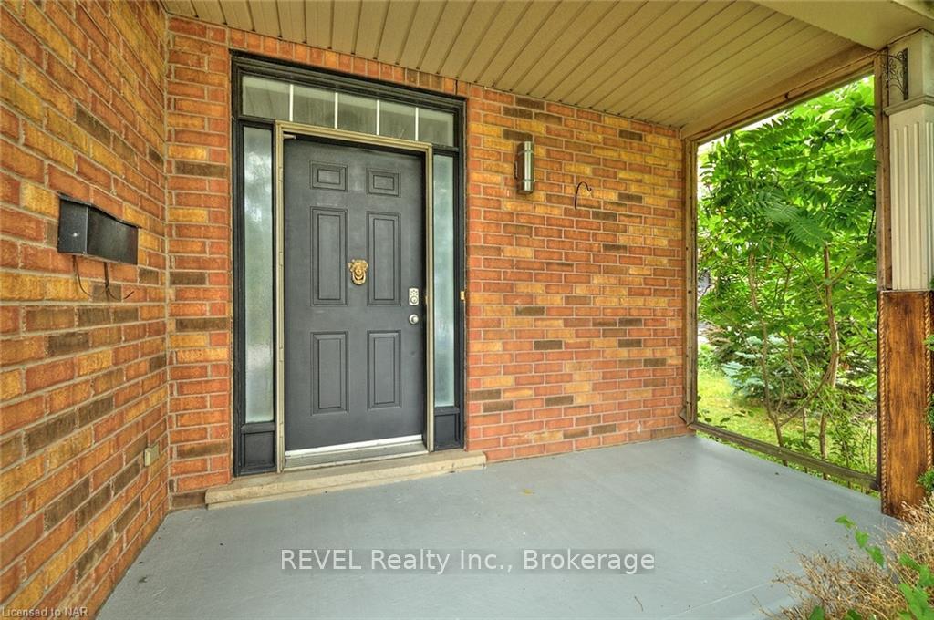 Photo 2 of 36 Natalie Court, Thorold, Confederation Heights — HOMEH