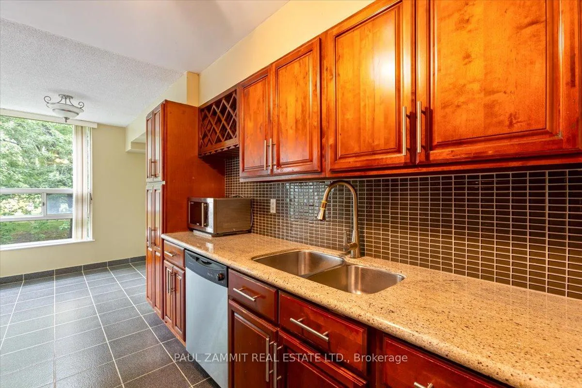 Photo 6 of Unit 222, 7905 Bayview Avenue, Markham, Aileen-Willowbrook — HOMEH