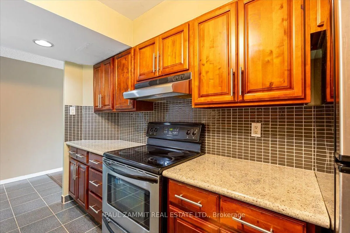 Photo 7 of Unit 222, 7905 Bayview Avenue, Markham, Aileen-Willowbrook — HOMEH