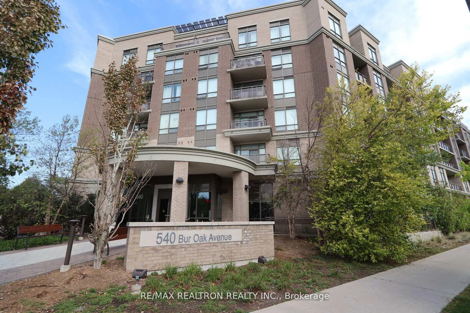Photo 3 of Unit 605, 540 Bur Oak Avenue, Markham, Berczy — HOMEH
