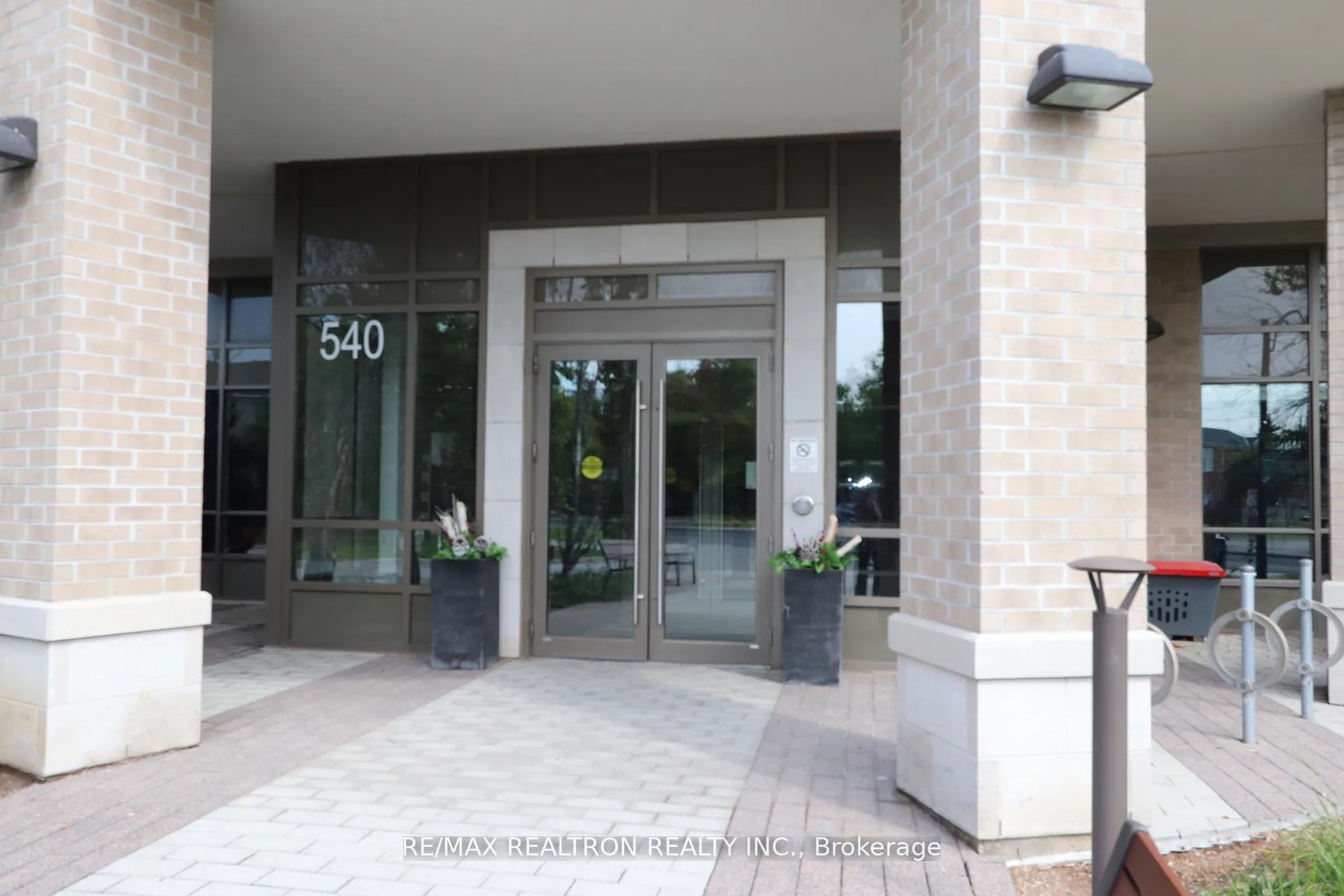 Photo 4 of Unit 605, 540 Bur Oak Avenue, Markham, Berczy — HOMEH