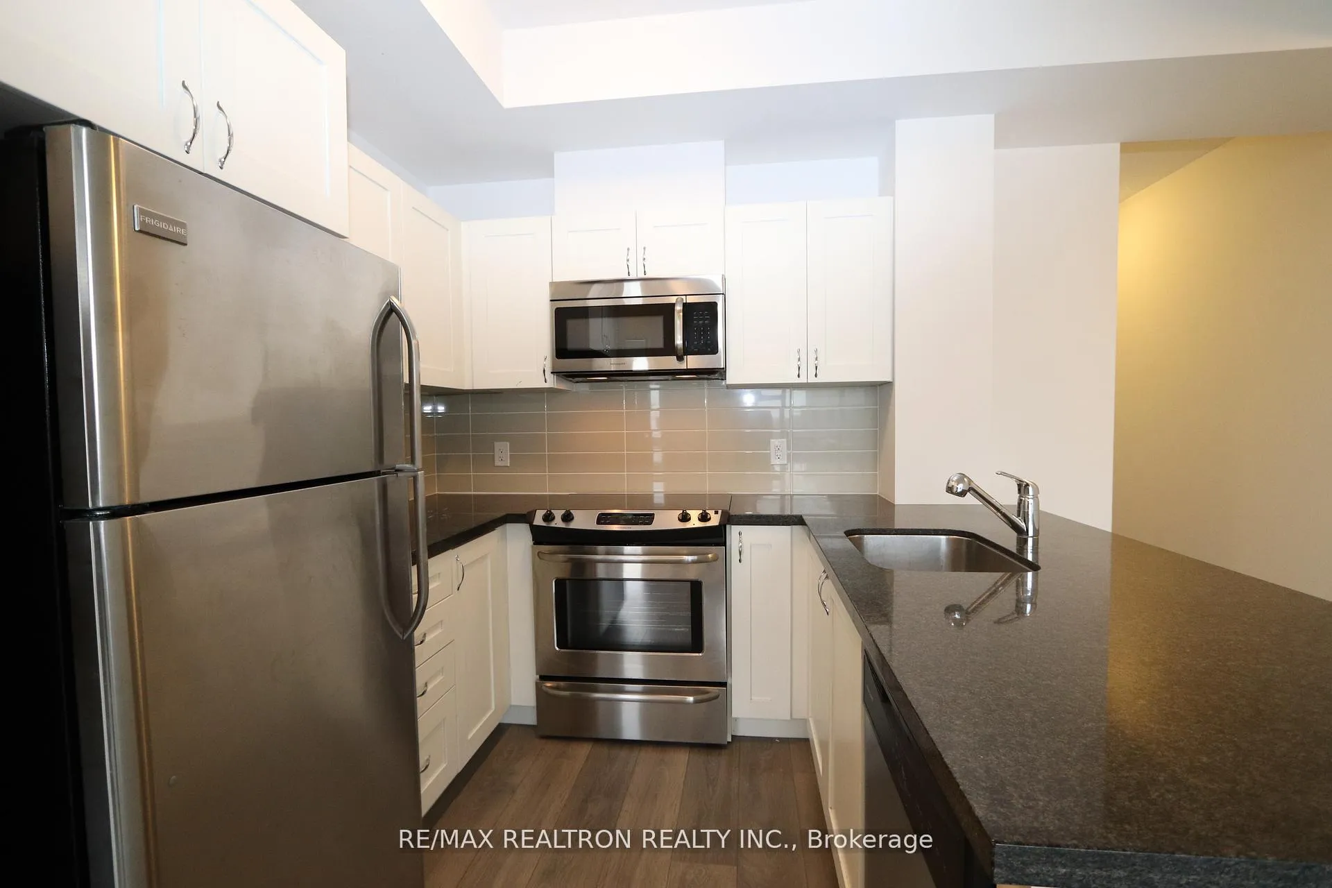 Photo 10 of Unit 605, 540 Bur Oak Avenue, Markham, Berczy — HOMEH
