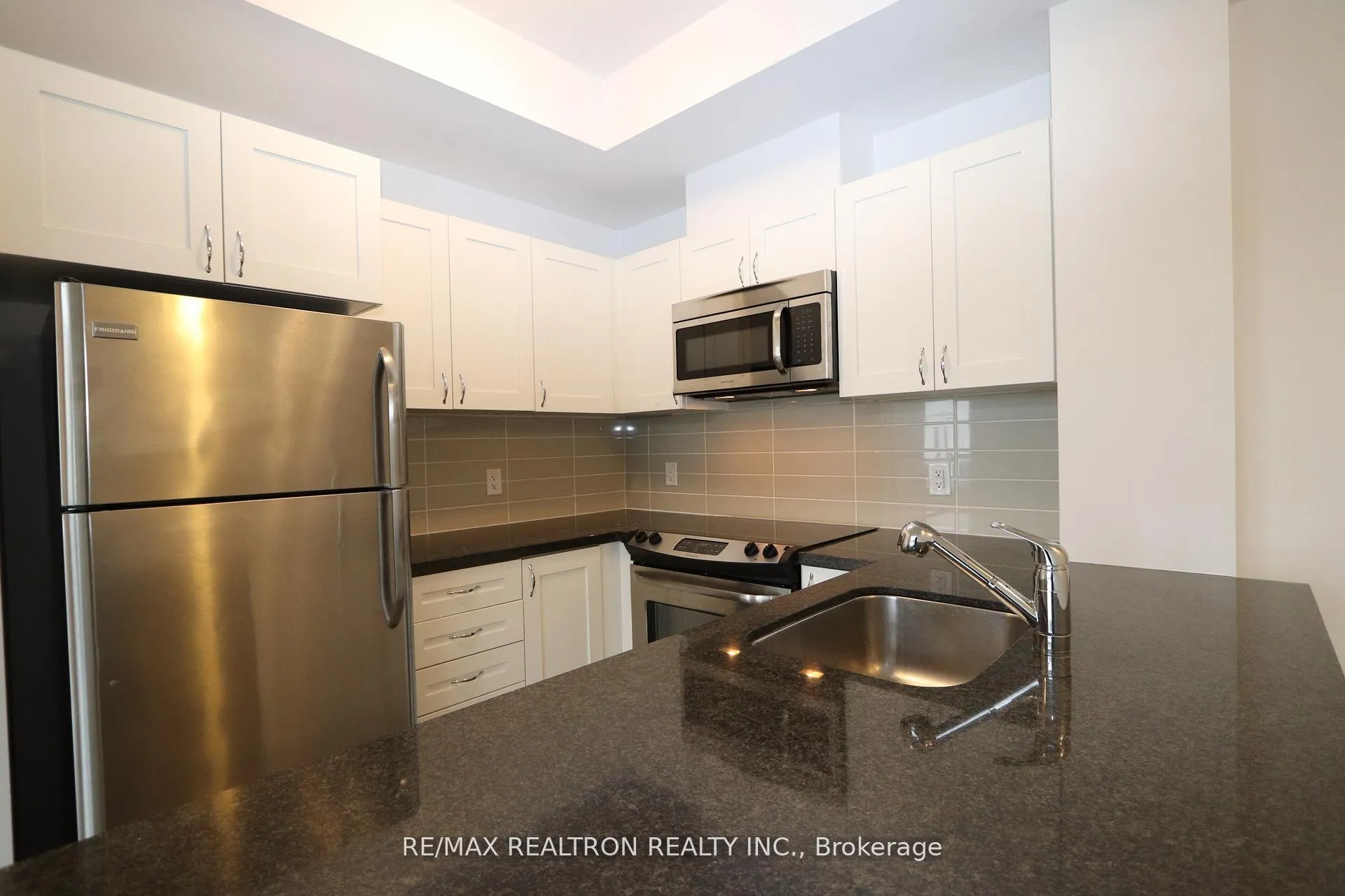 Photo 11 of Unit 605, 540 Bur Oak Avenue, Markham, Berczy — HOMEH