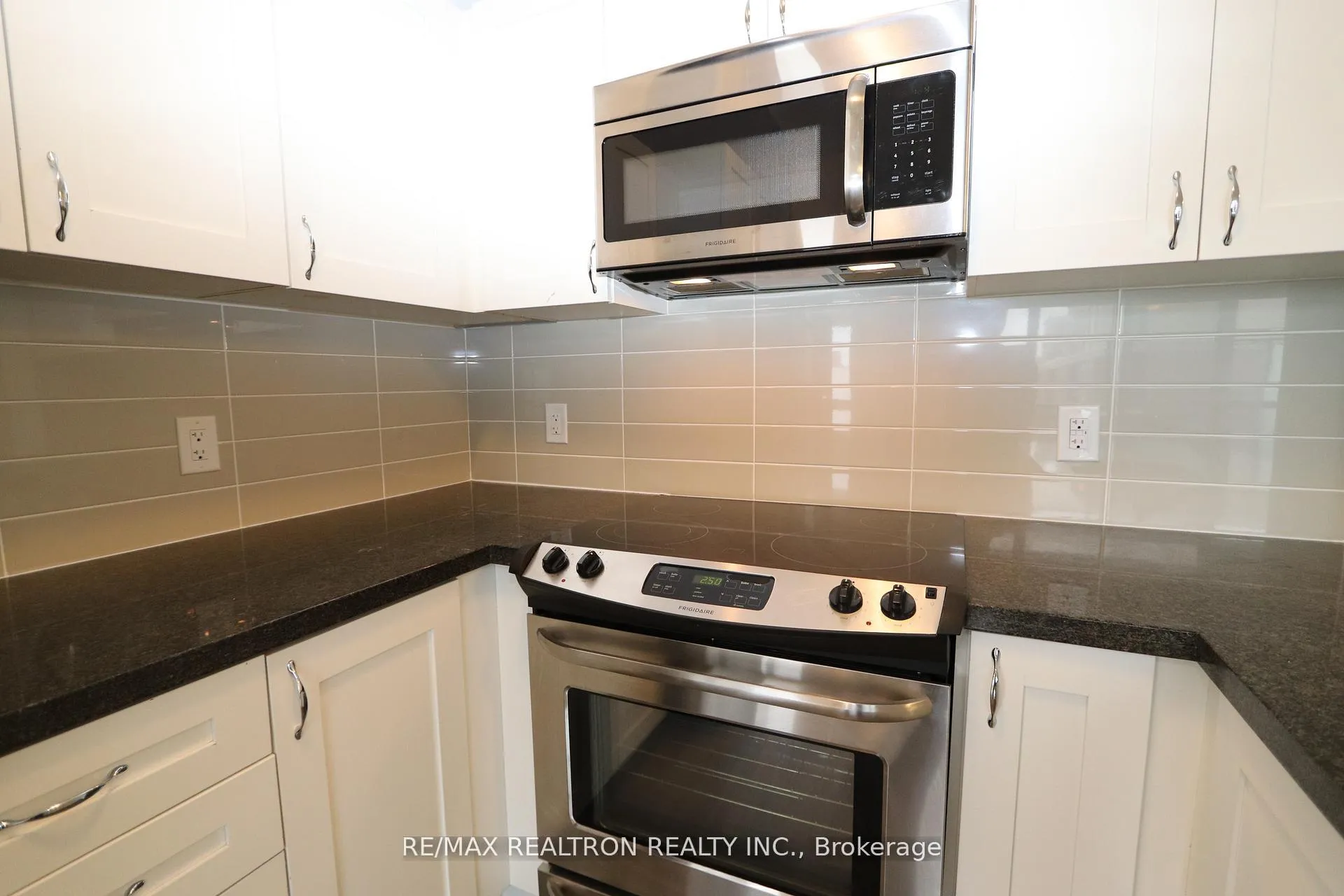 Photo 12 of Unit 605, 540 Bur Oak Avenue, Markham, Berczy — HOMEH