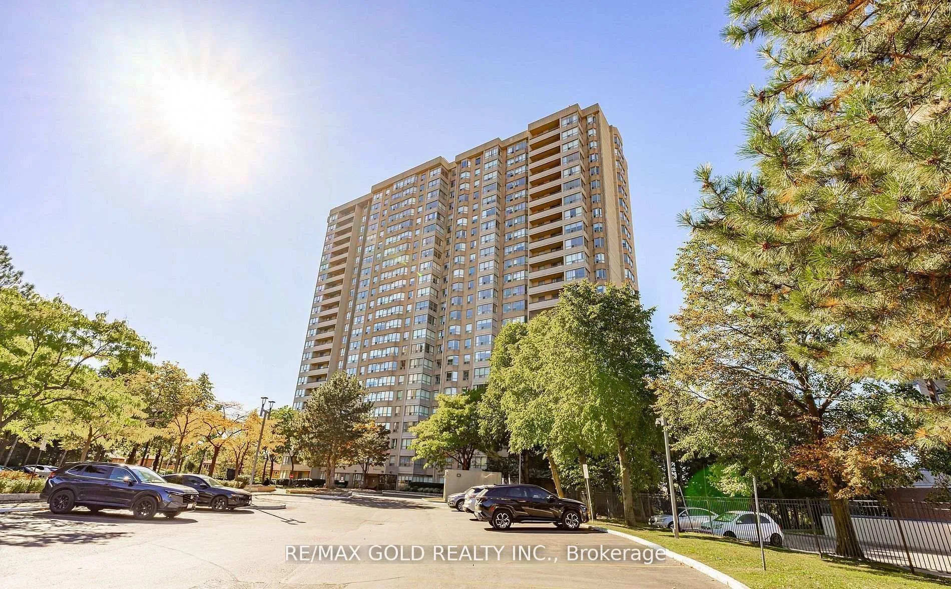 Photo 1 of Unit 403, 30 Malta Avenue, Brampton, Fletcher's Creek South — HOMEH