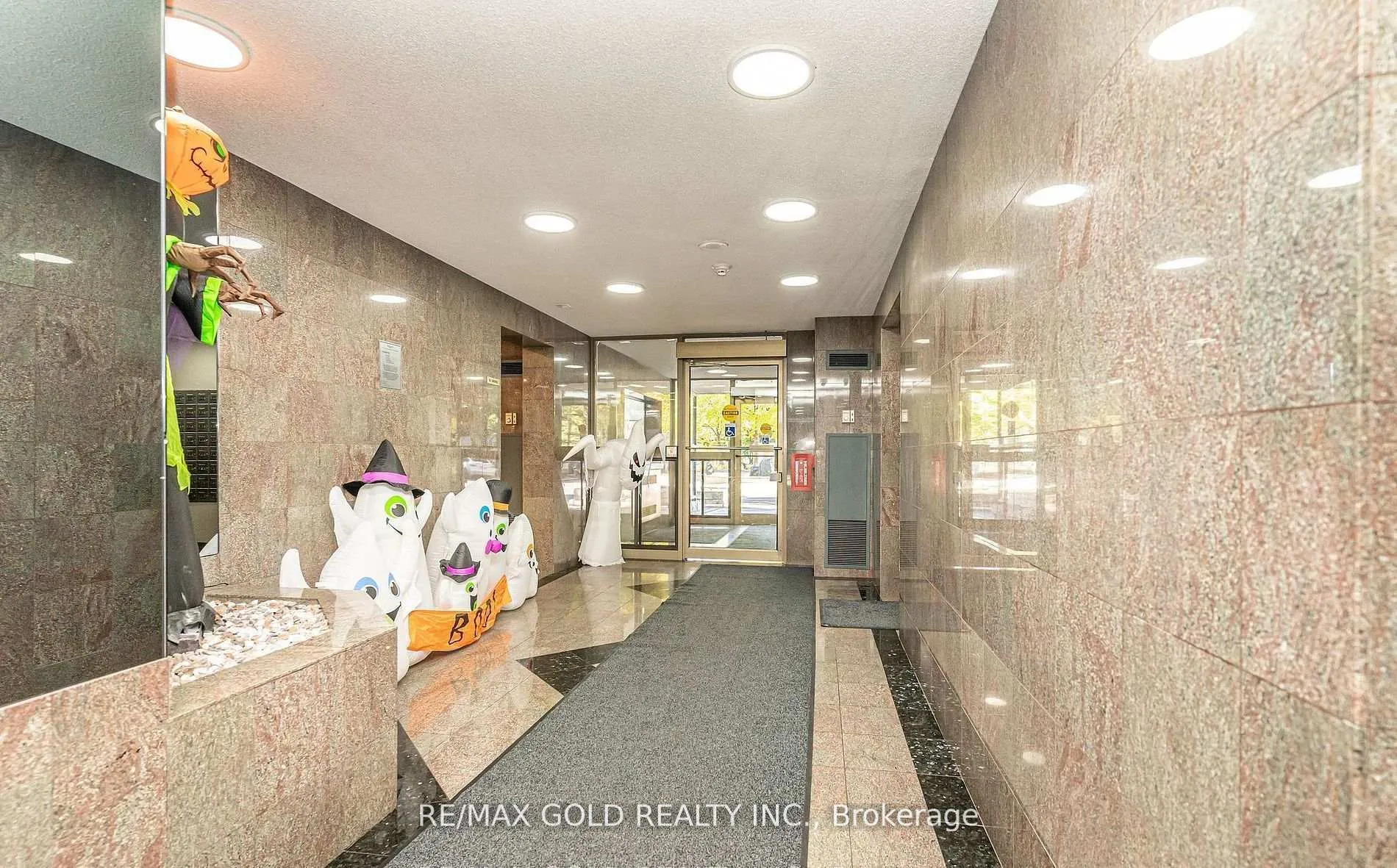 Photo 5 of Unit 403, 30 Malta Avenue, Brampton, Fletcher's Creek South — HOMEH