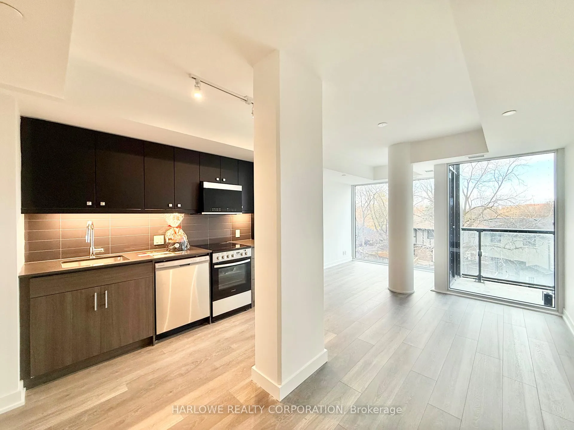 Photo 1 of Unit 306, 2 Manderley Drive, Scarborough, Birchcliffe-Cliffside — HOMEH