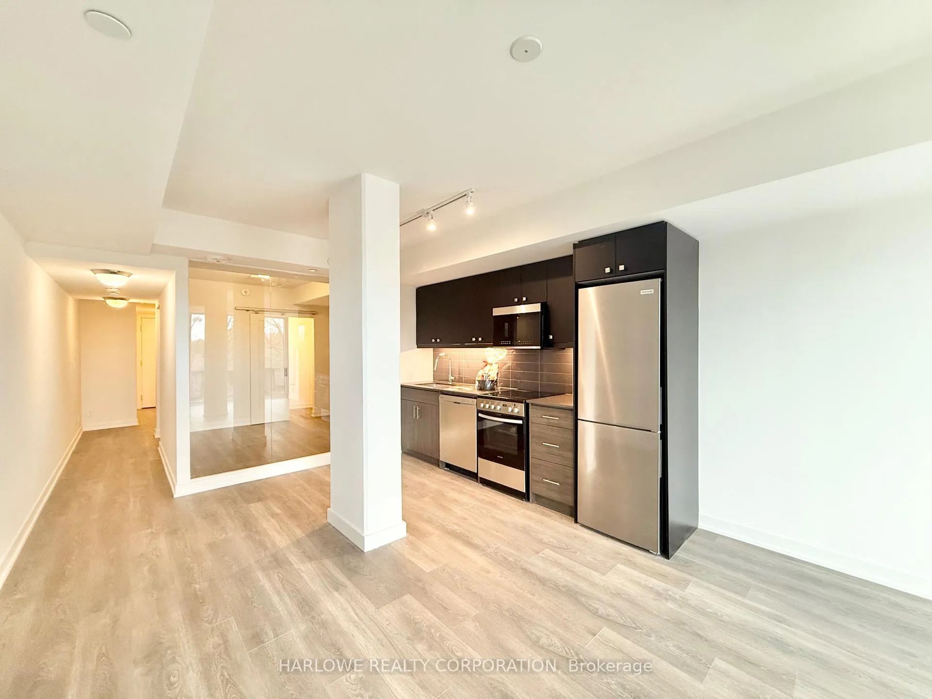Photo 2 of Unit 306, 2 Manderley Drive, Scarborough, Birchcliffe-Cliffside — HOMEH