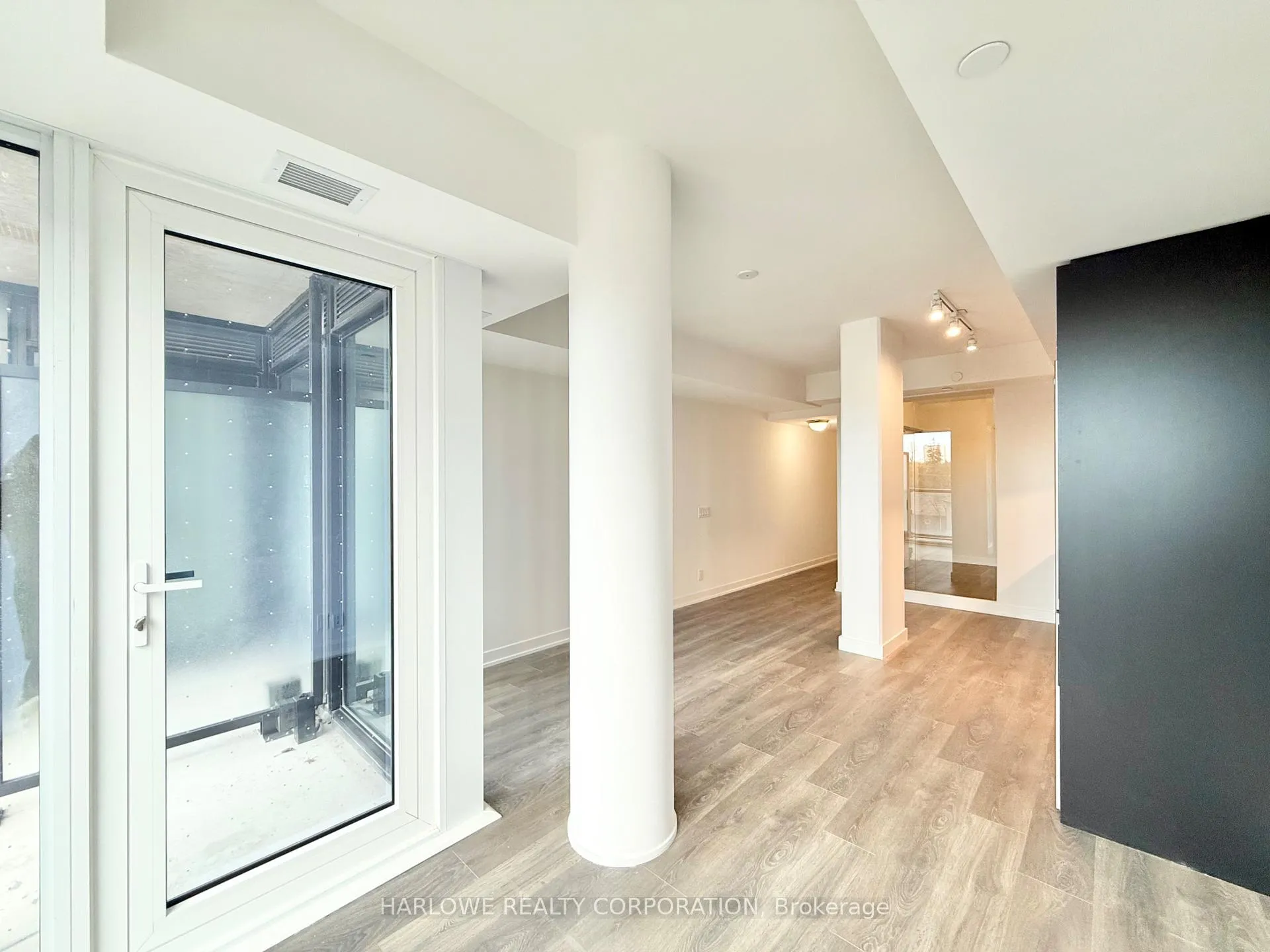 Photo 3 of Unit 306, 2 Manderley Drive, Scarborough, Birchcliffe-Cliffside — HOMEH