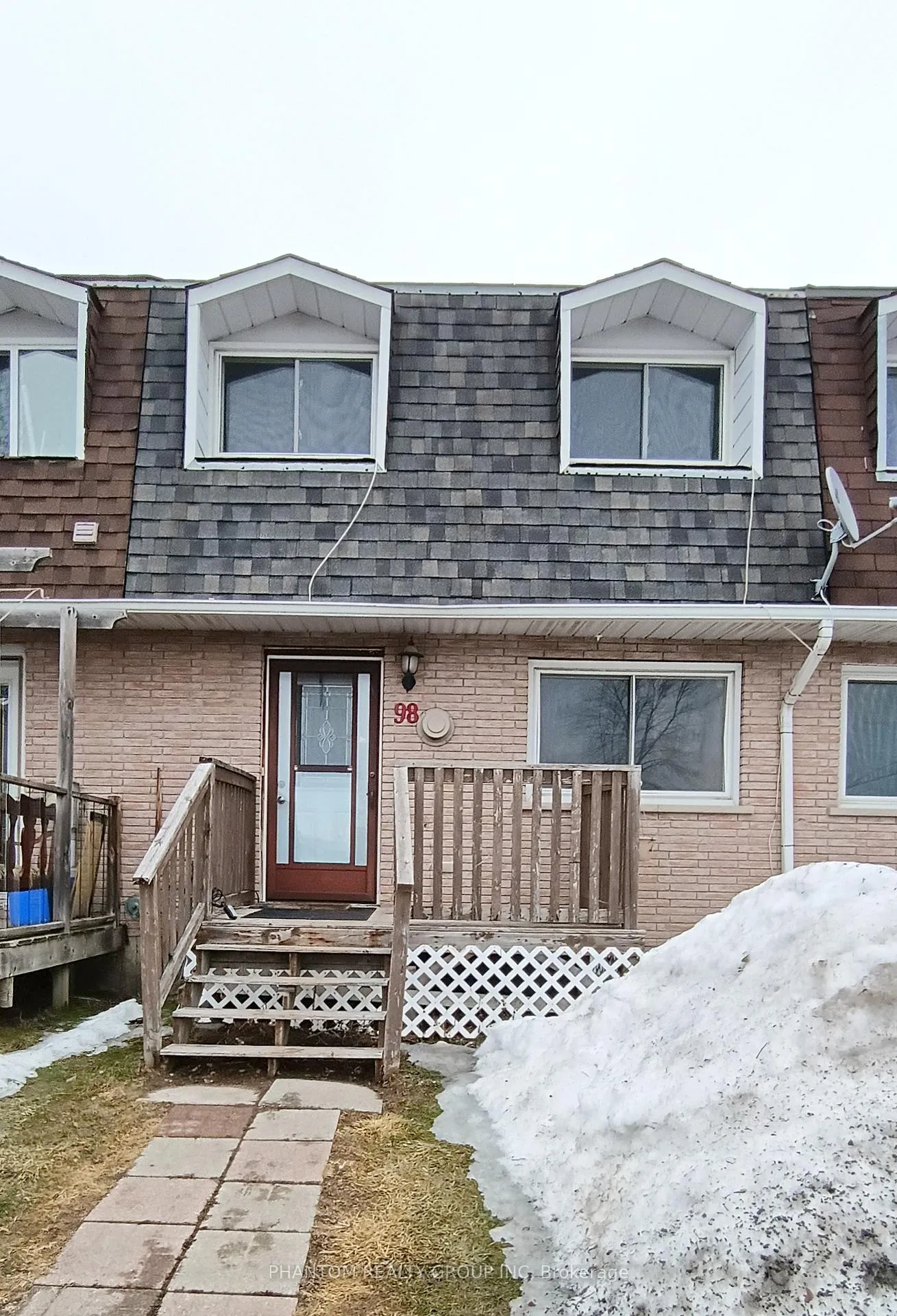 Front of 98 Carraway Crescent